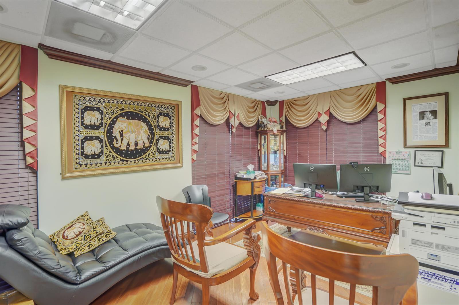 100  / 2  sq. ft. $ 2026-06-13 0 Photo