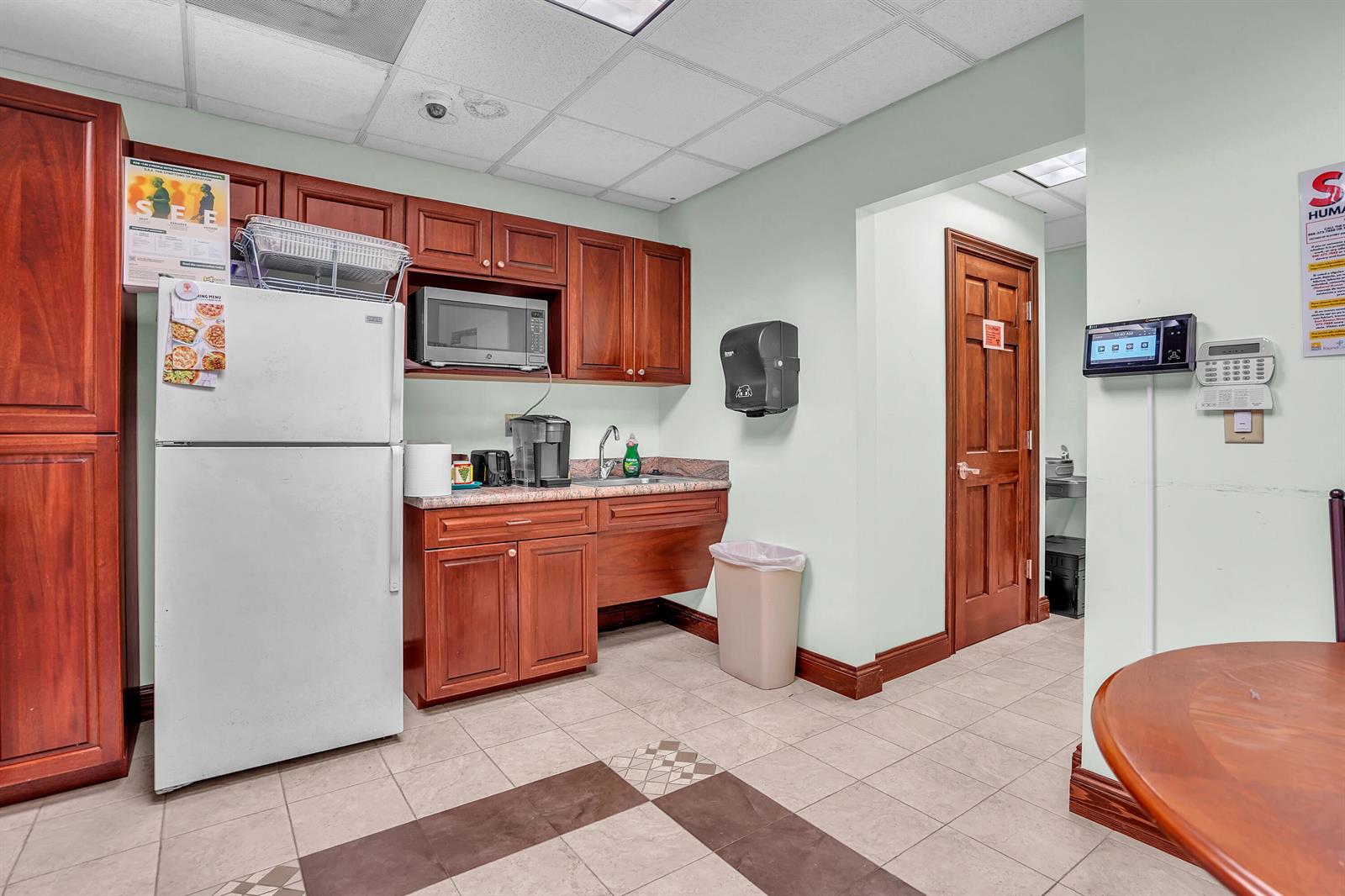 100  / 2  sq. ft. $ 2026-06-13 0 Photo