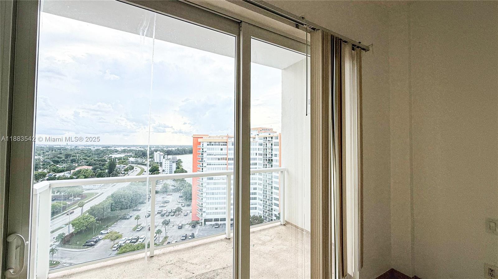 Ver detalles 1701E 1 / 1 801 sq. ft. $ 2025-09-23 0 foto