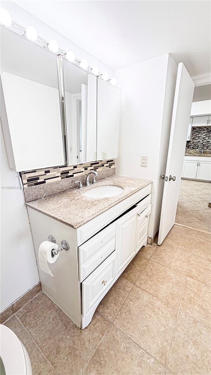 Ver detalles 1701E 1 / 1 801 sq. ft. $ 2025-09-23 0 foto