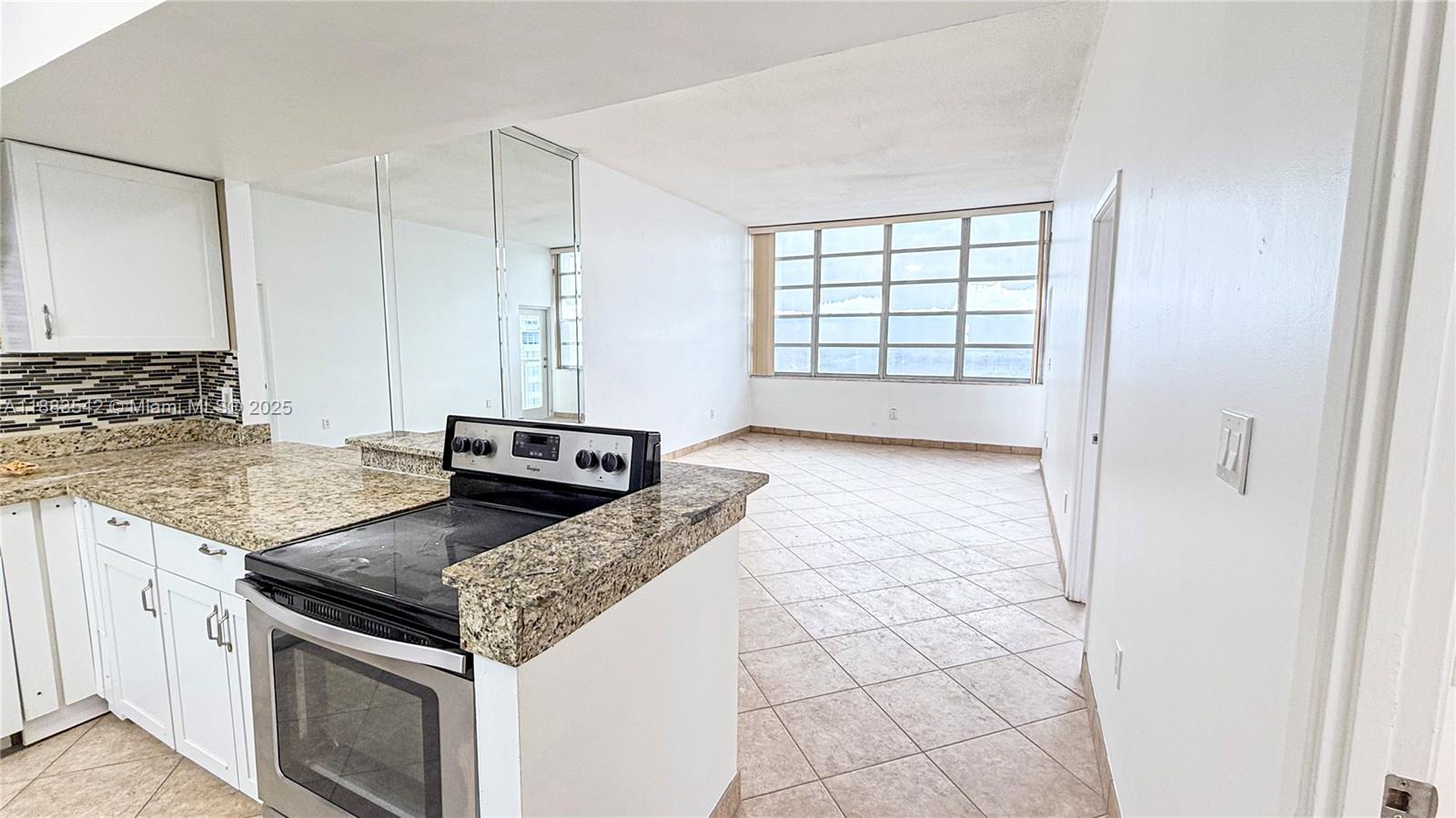 Ver detalles 1701E 1 / 1 801 sq. ft. $ 2025-09-23 0 foto