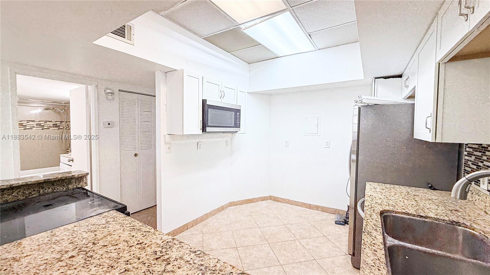 Ver detalles 1701E 1 / 1 801 sq. ft. $ 2025-09-23 0 foto