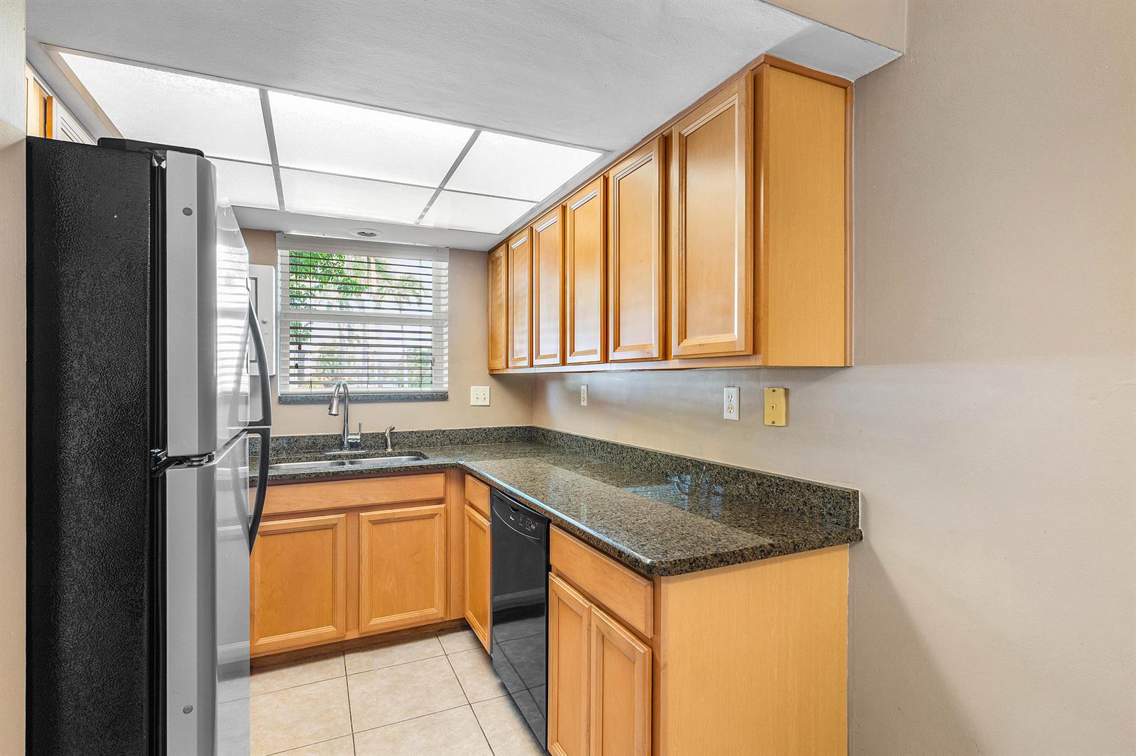 Ver detalles A3 1 / 1 754 sq. ft. $ 2026-06-01 0 foto