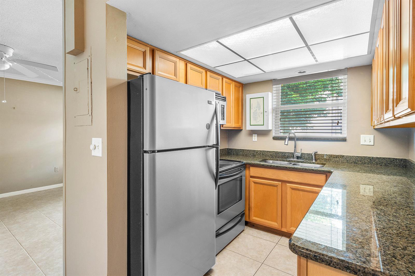 Ver detalles A3 1 / 1 754 sq. ft. $ 2026-06-01 0 foto
