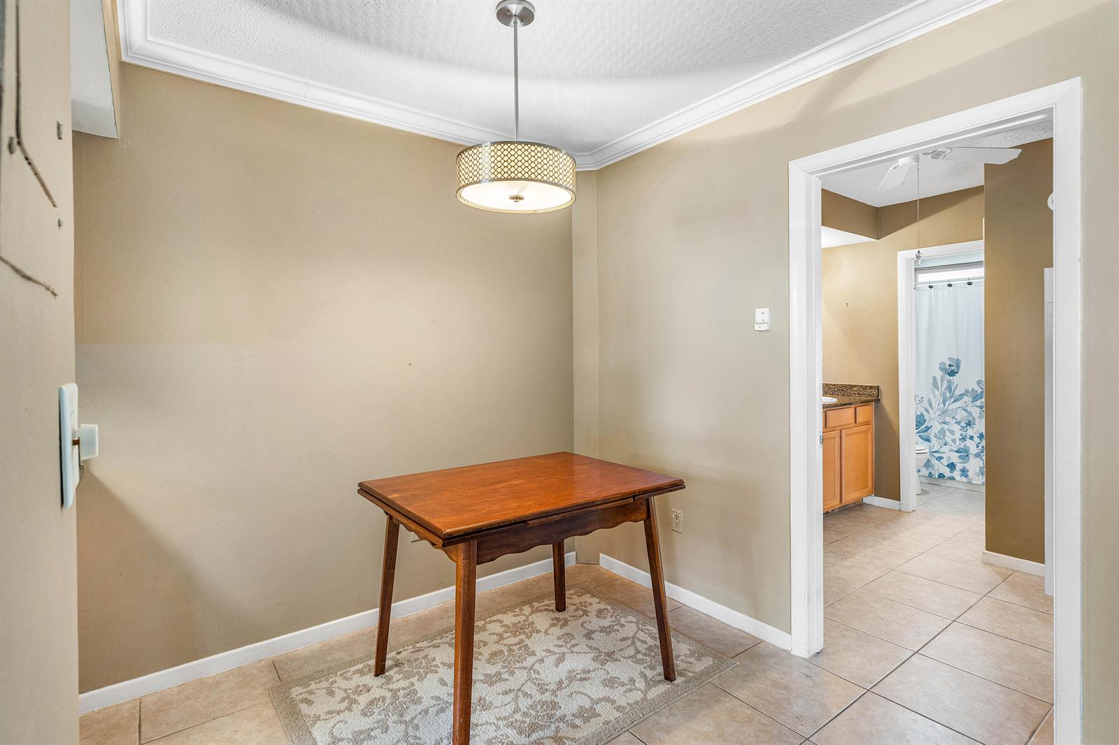 Ver detalles A3 1 / 1 754 sq. ft. $ 2026-06-01 0 foto