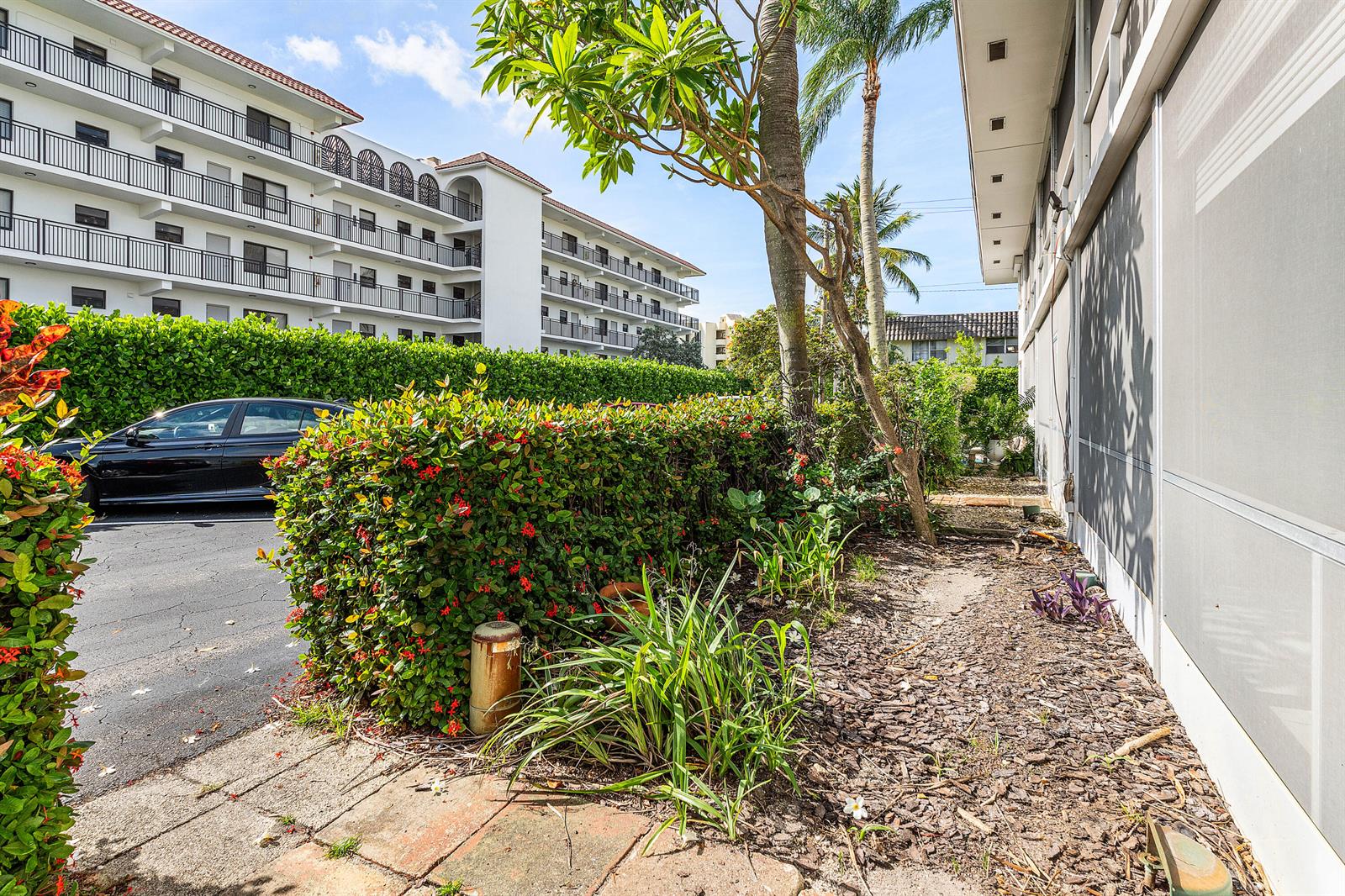 Ver detalles A3 1 / 1 754 sq. ft. $ 2026-06-01 0 foto