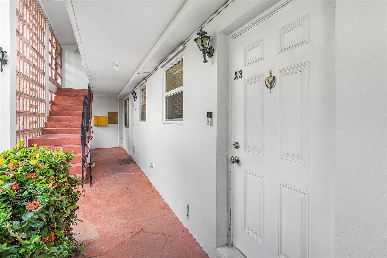 Ver detalles A3 1 / 1 754 sq. ft. $ 2026-06-01 0 foto