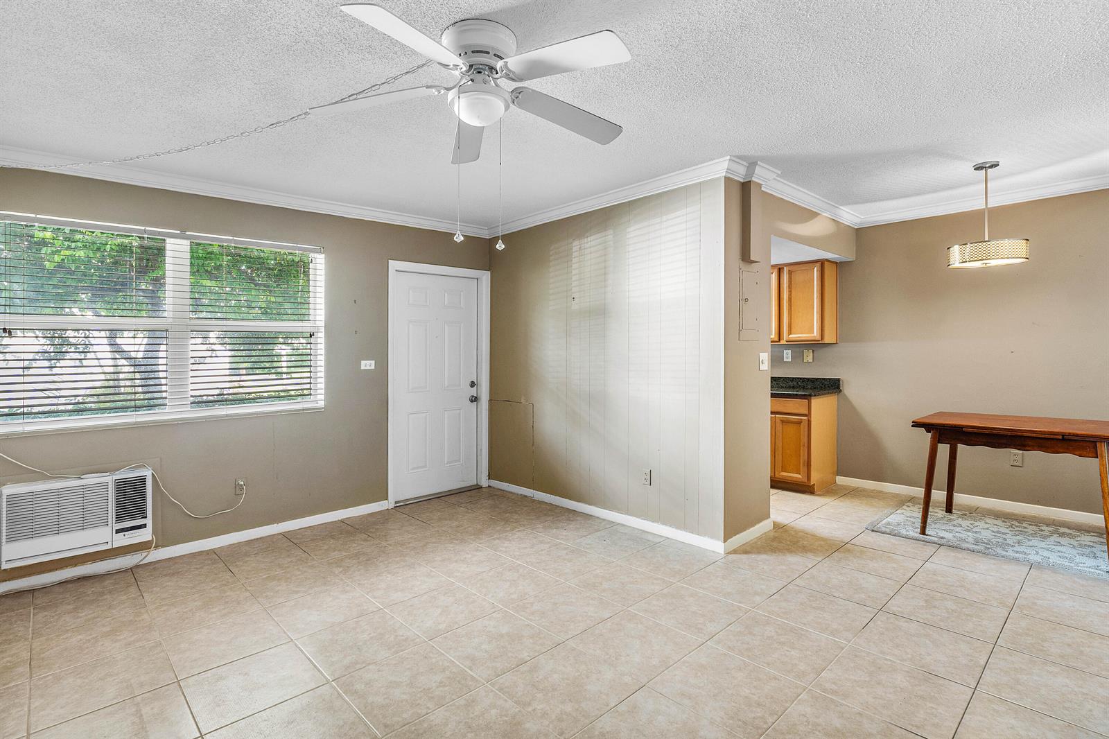 Ver detalles A3 1 / 1 754 sq. ft. $ 2026-06-01 0 foto