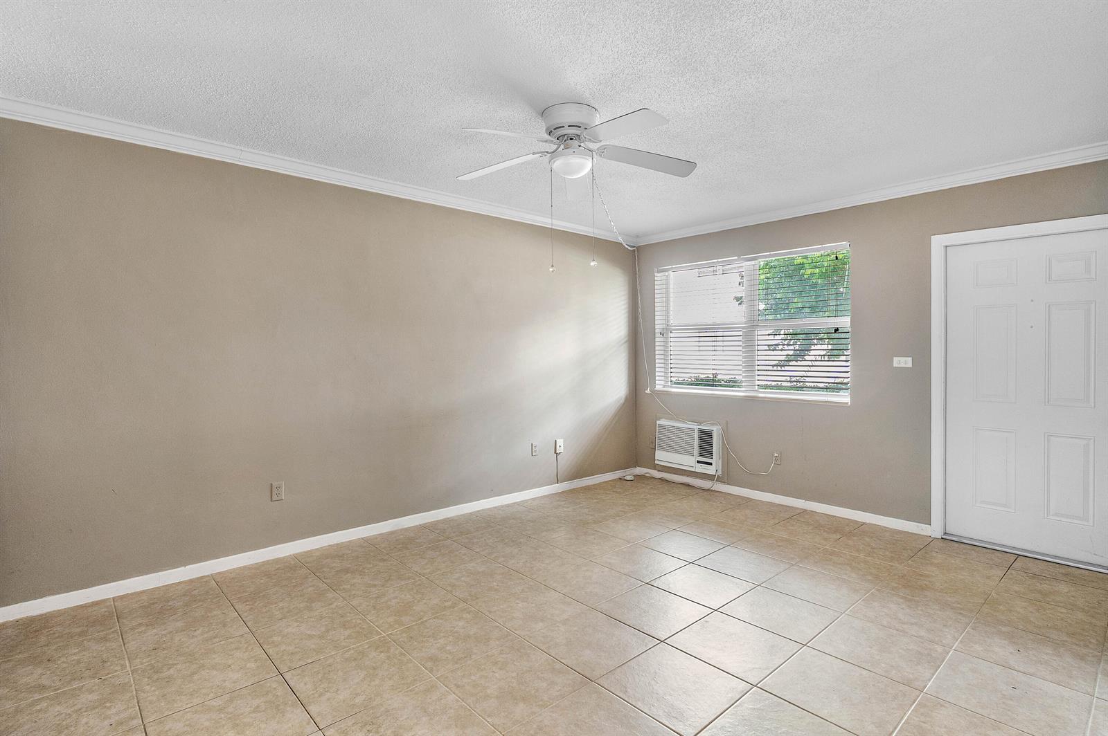 Ver detalles A3 1 / 1 754 sq. ft. $ 2026-06-01 0 foto