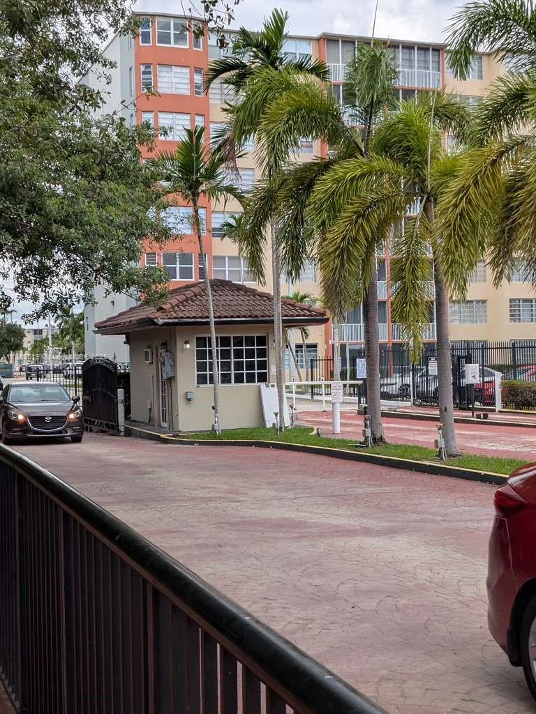 See details 112-2 2 / 2 1036 sq. ft. $ 2025-10-21 0 Photo