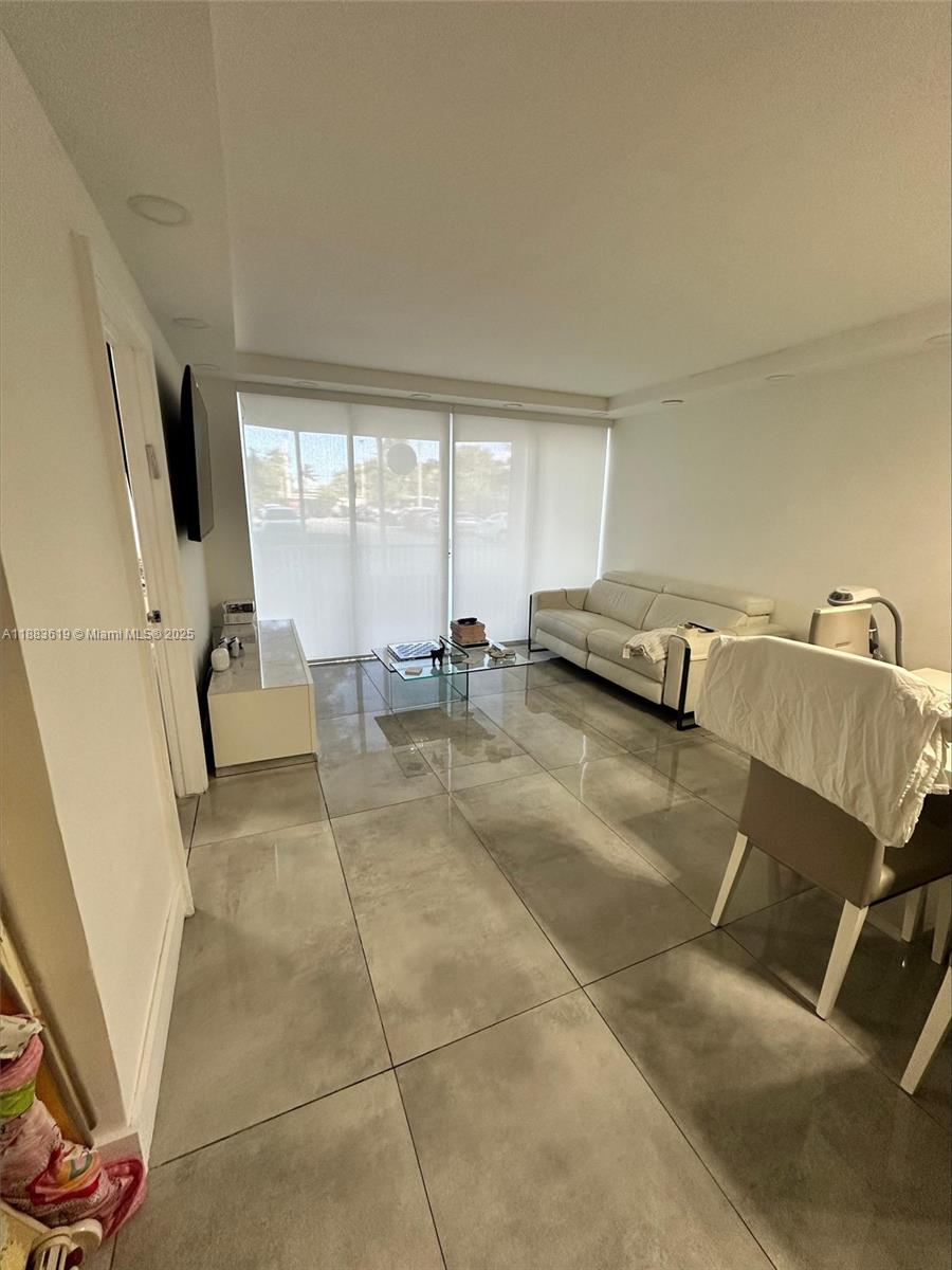 112-2 2 / 2 1036 sq. ft. $ 2025-09-23 0 Photo