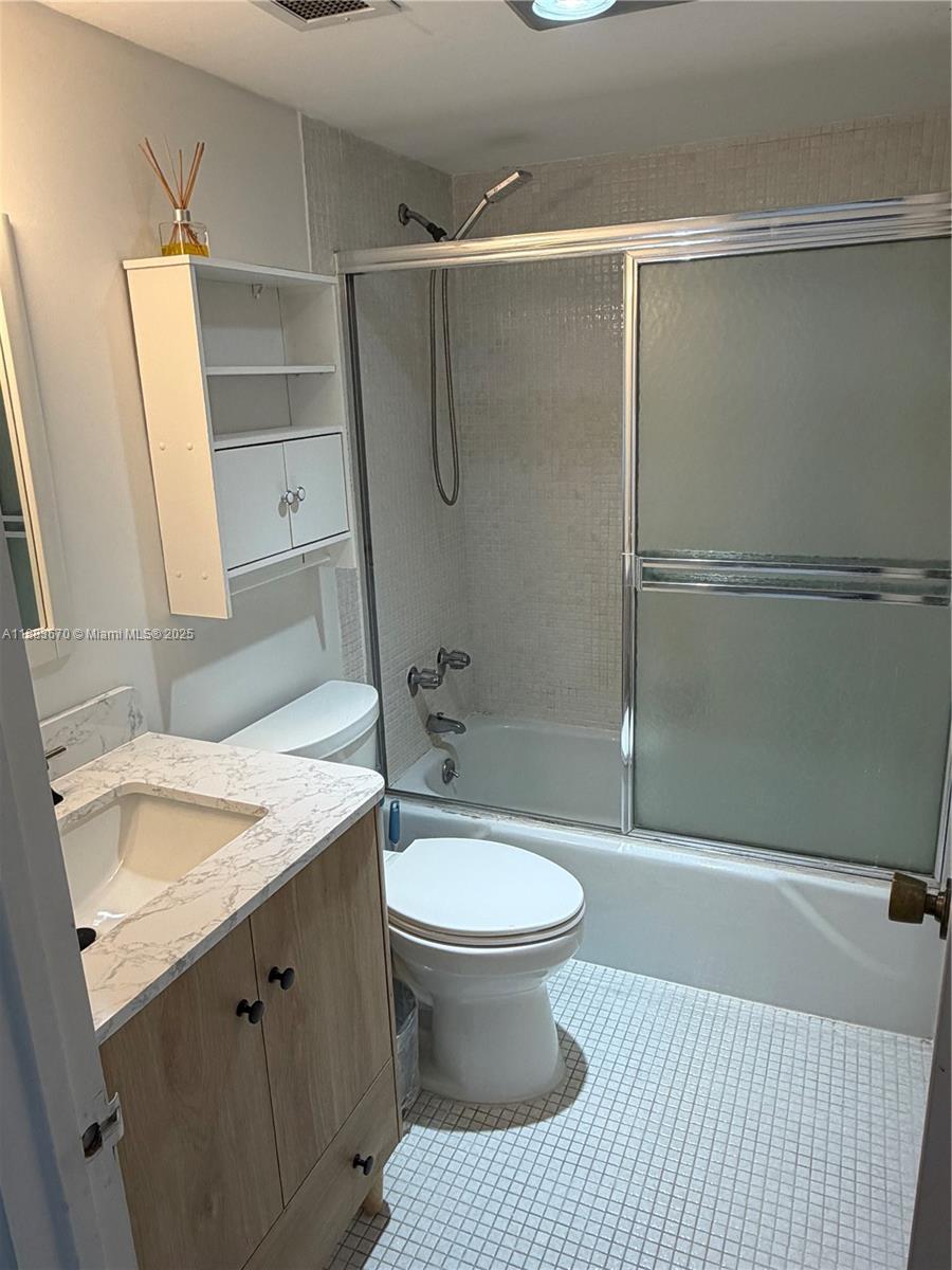 8L 1 / 2 870 sq. ft. $ 2025-09-23 0 Photo