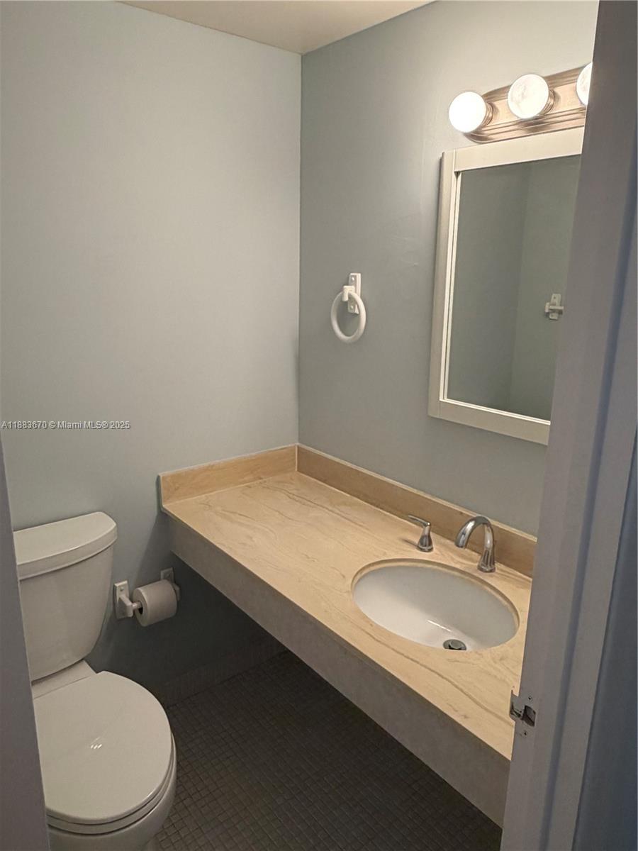 8L 1 / 2 870 sq. ft. $ 2025-09-23 0 Photo