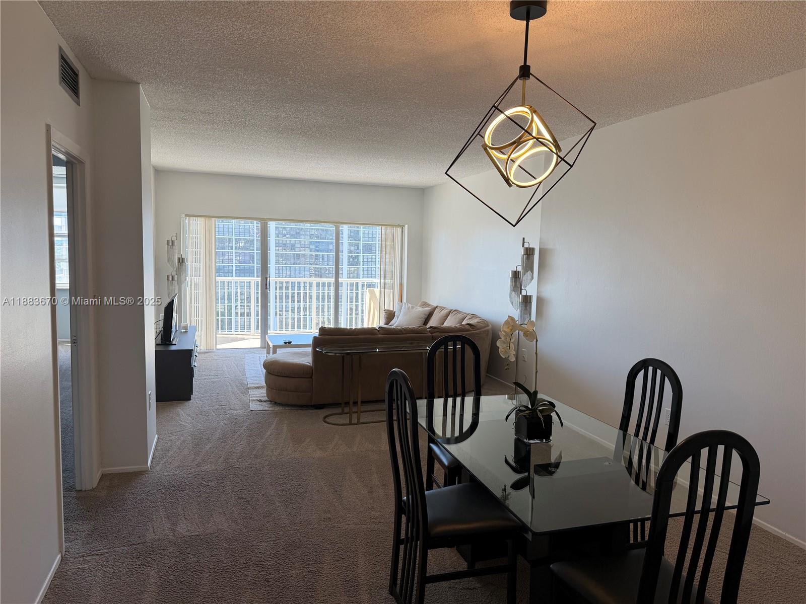 8L 1 / 2 870 sq. ft. $ 2025-09-23 0 Photo