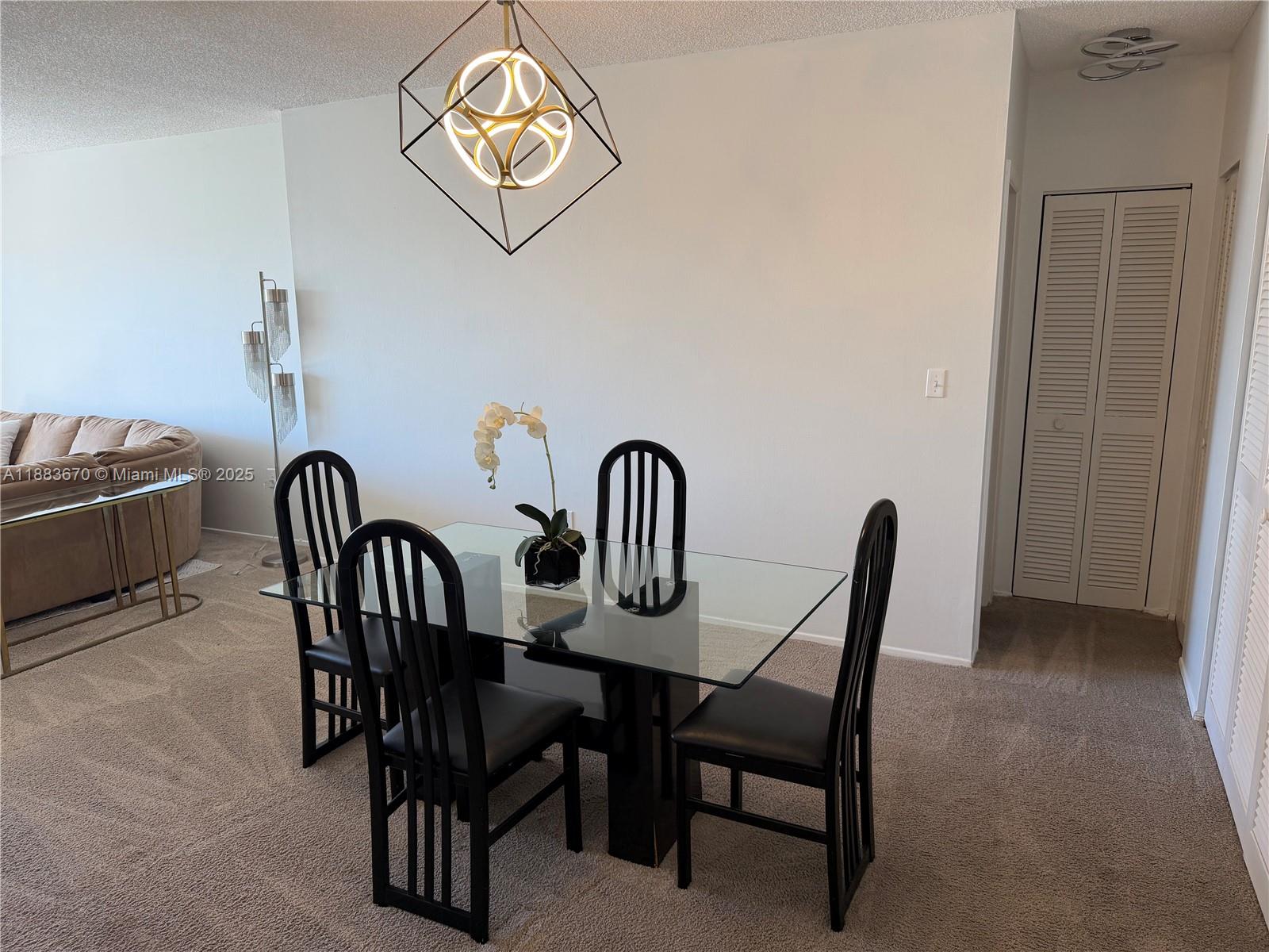 8L 1 / 2 870 sq. ft. $ 2025-09-23 0 Photo