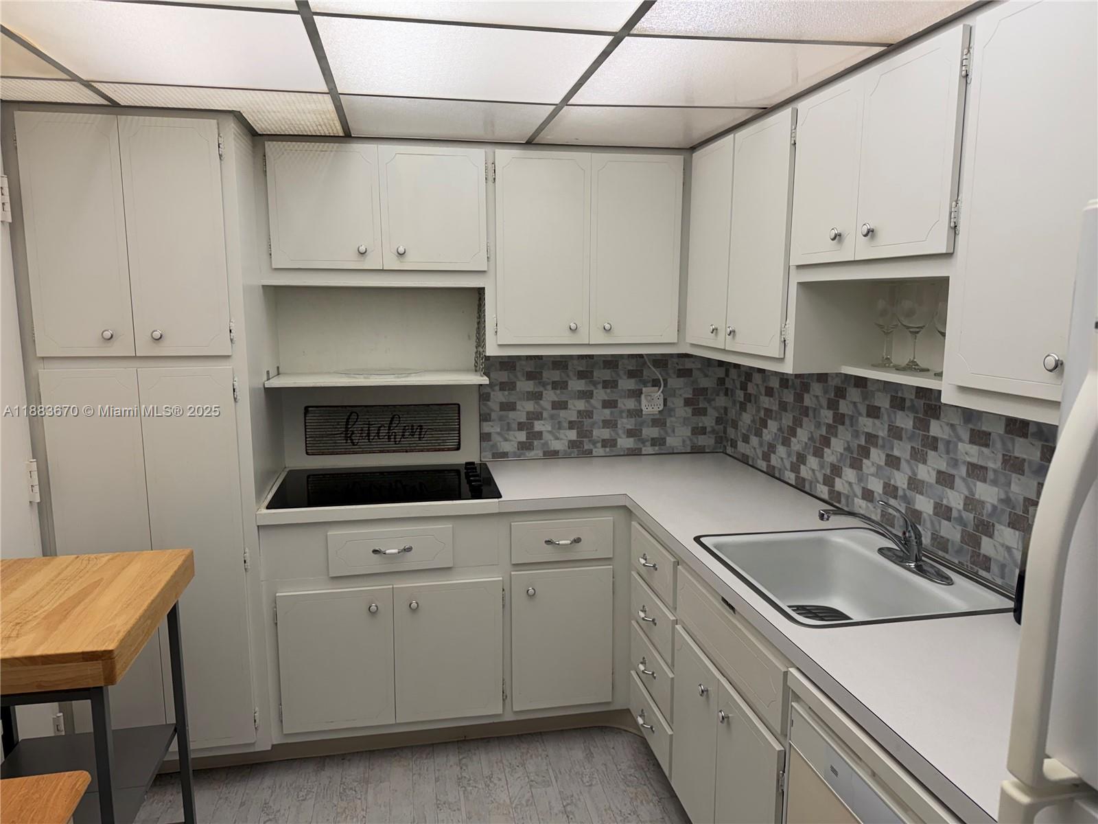 8L 1 / 2 870 sq. ft. $ 2025-09-23 0 Photo