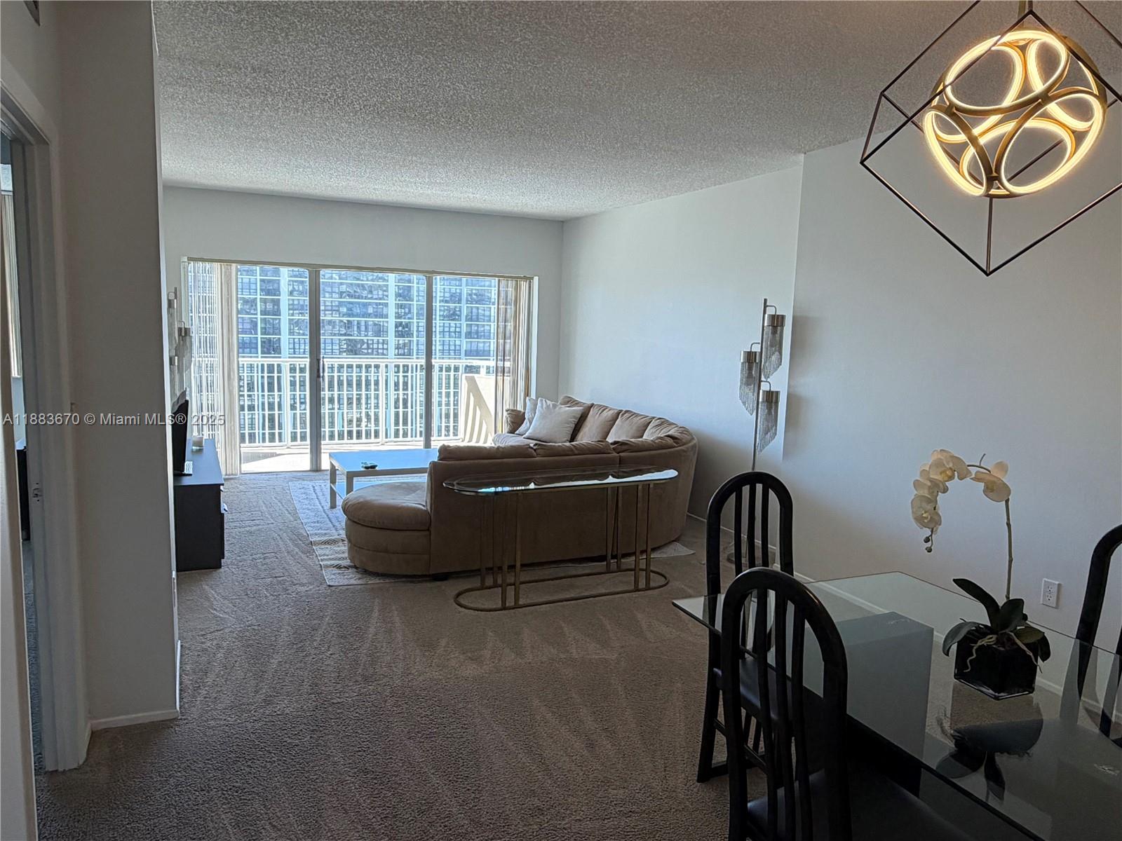 8L 1 / 2 870 sq. ft. $ 2025-09-23 0 Photo
