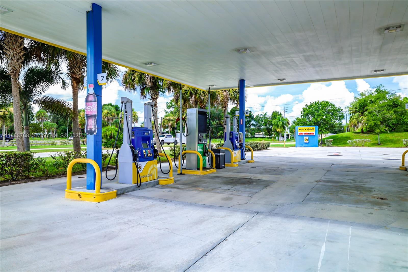 See details / sq. ft. $ 2025-09-23 0 Photo