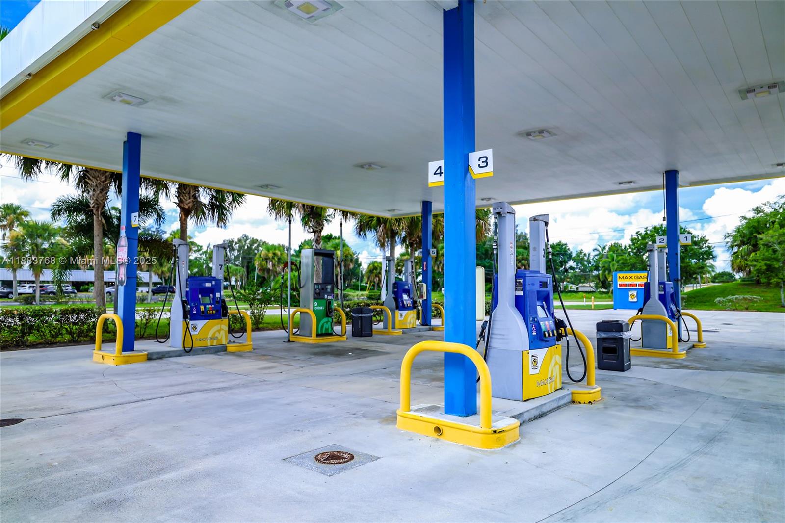 See details / sq. ft. $ 2025-09-23 0 Photo