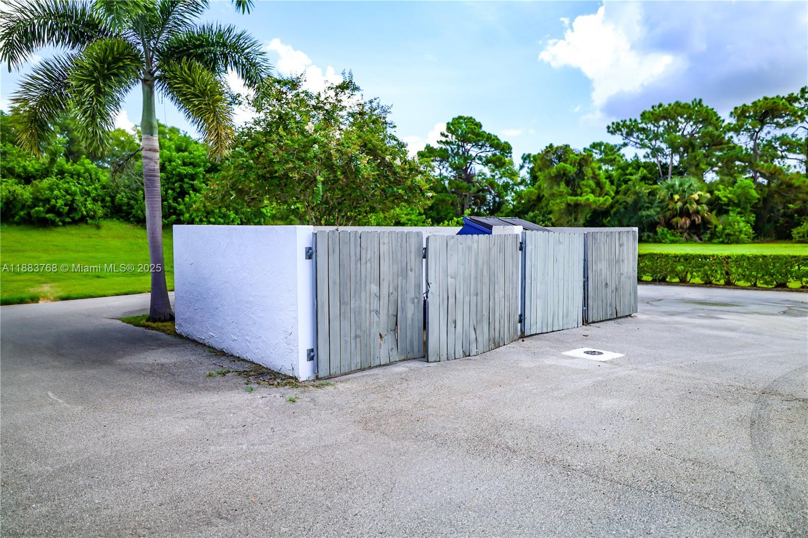 See details / sq. ft. $ 2025-09-23 0 Photo