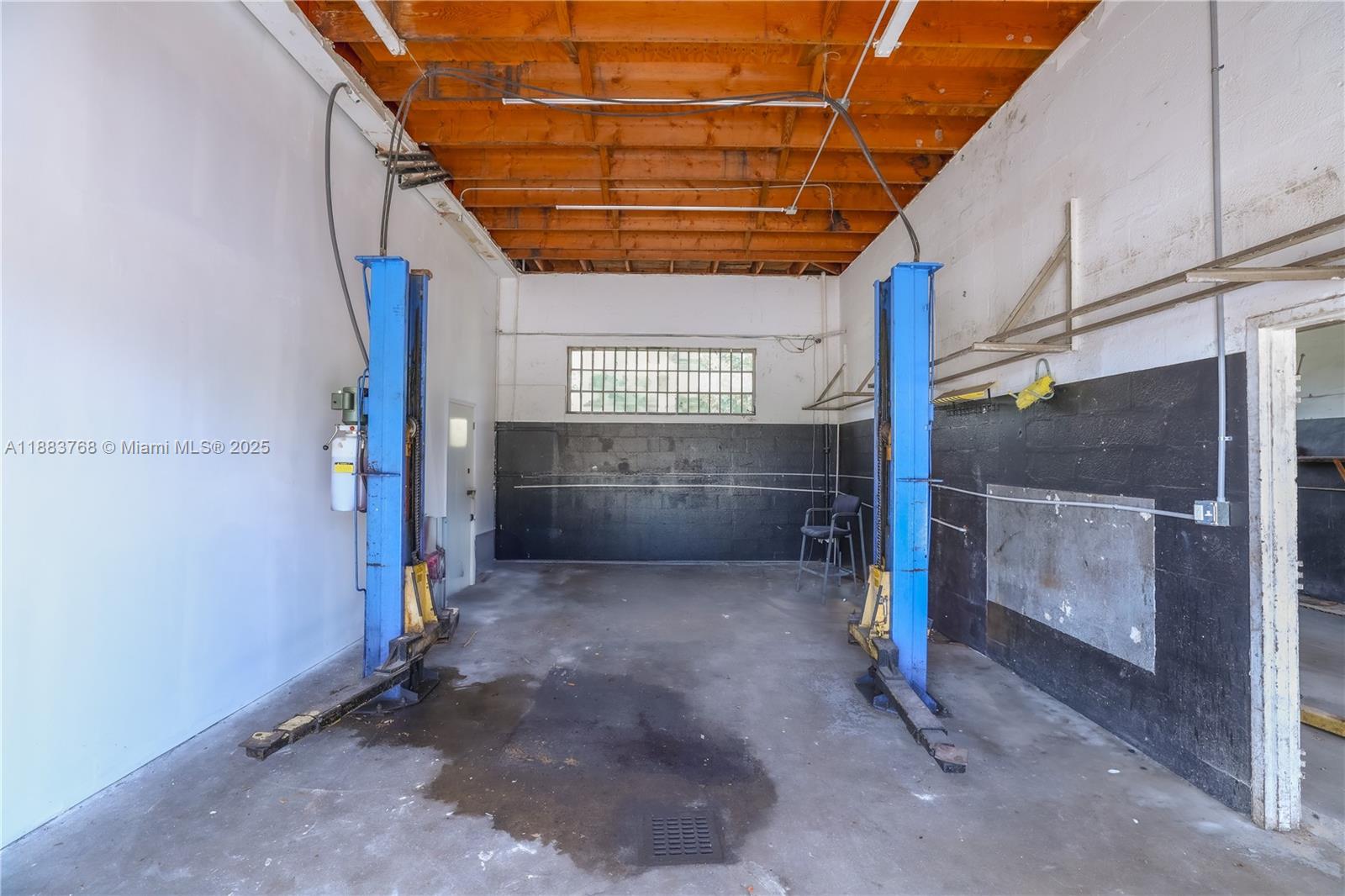 See details / sq. ft. $ 2025-09-23 0 Photo
