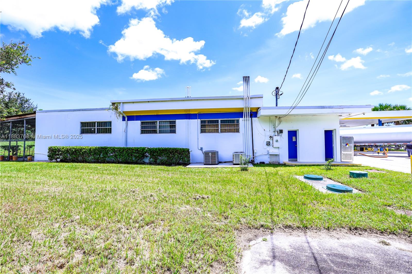 See details / sq. ft. $ 2025-09-23 0 Photo