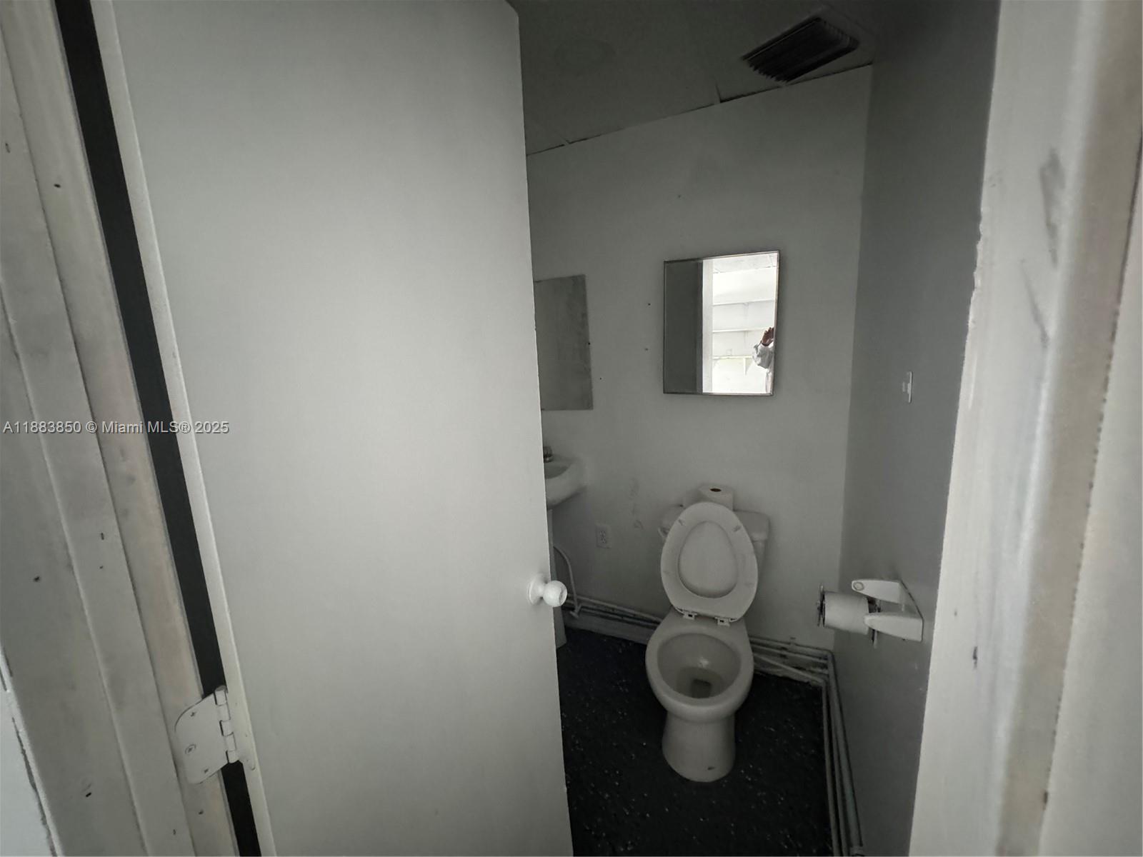 See details 1YB / sq. ft. $ 2025-09-24 0 Photo