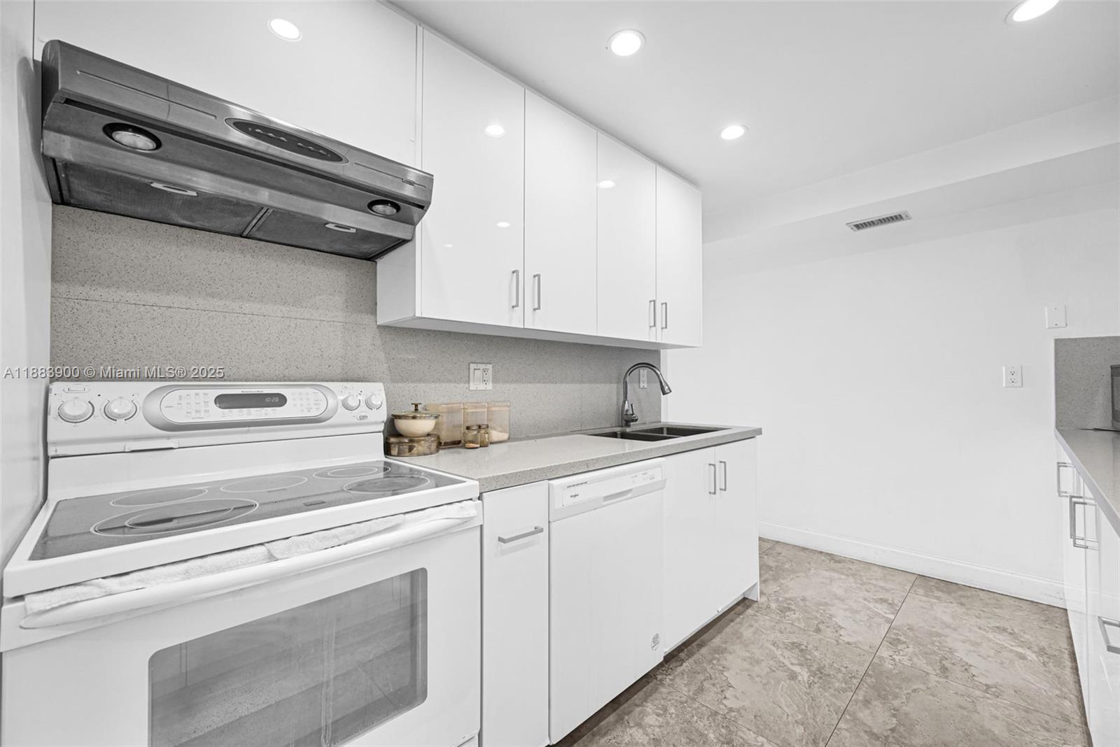 Photo of 20335 Country Club Dr  #2005, Aventura, Florida, 33180 - 