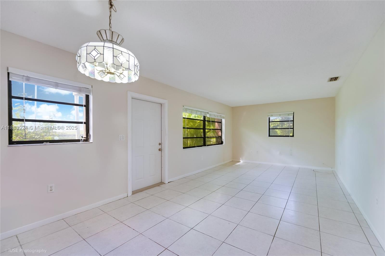   /  2530 sq. ft. $ 2025-09-24 0 Photo