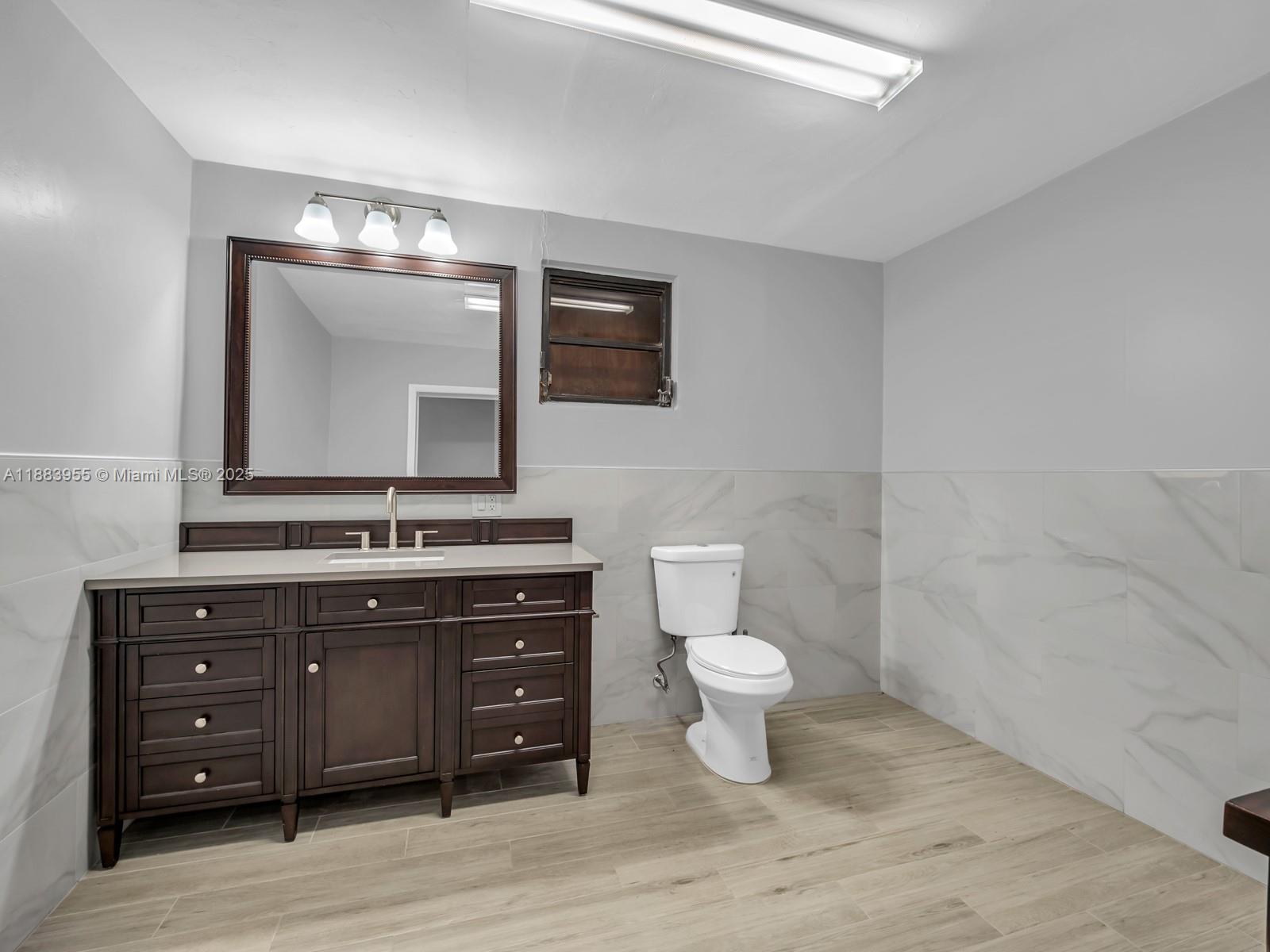   /   кв.футов $ 2025-09-24 0 Фото