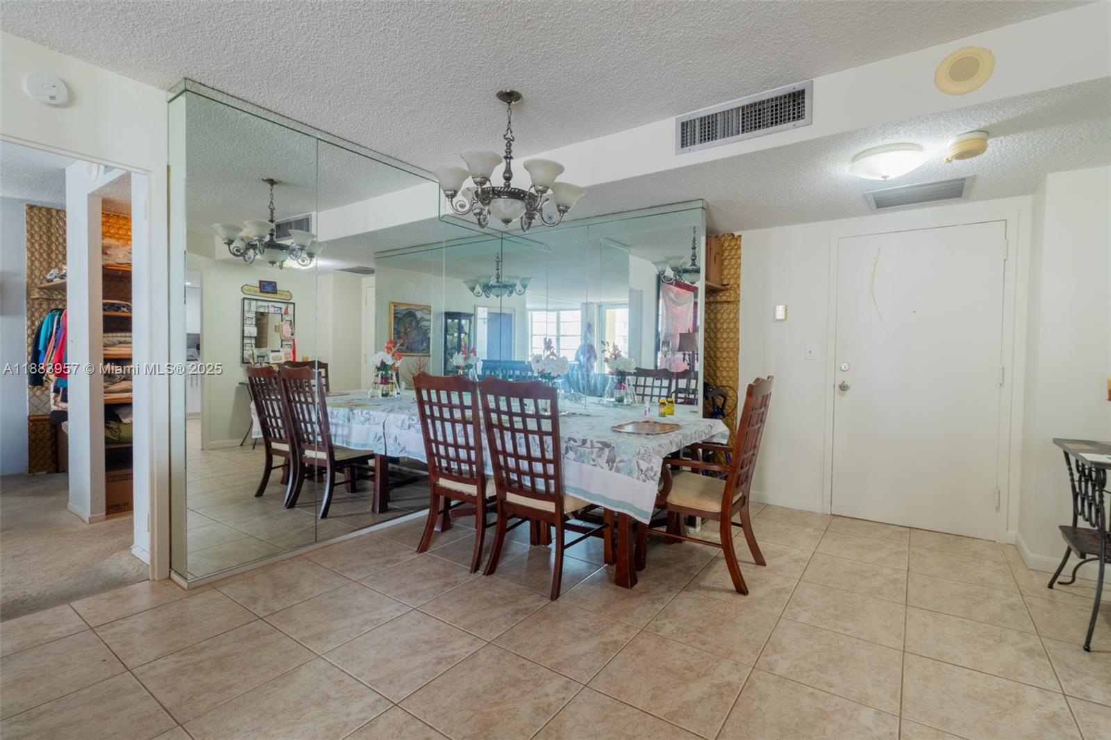 808 2 / 2 1087 sq. ft. $ 2025-09-24 0 Photo