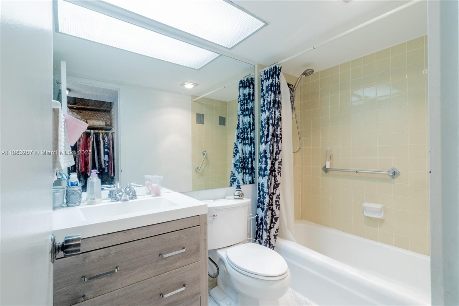 808 2 / 2 1087 sq. ft. $ 2025-09-24 0 Photo