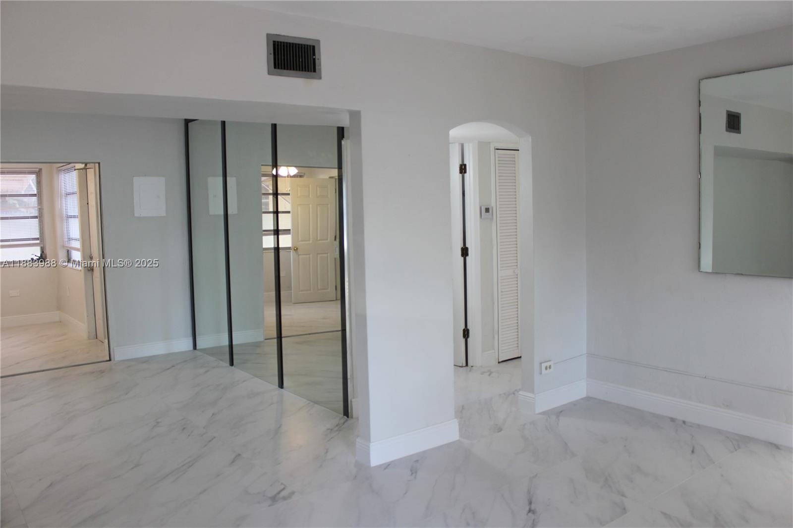   /  2345 sq. ft. $ 2025-09-24 0 Photo