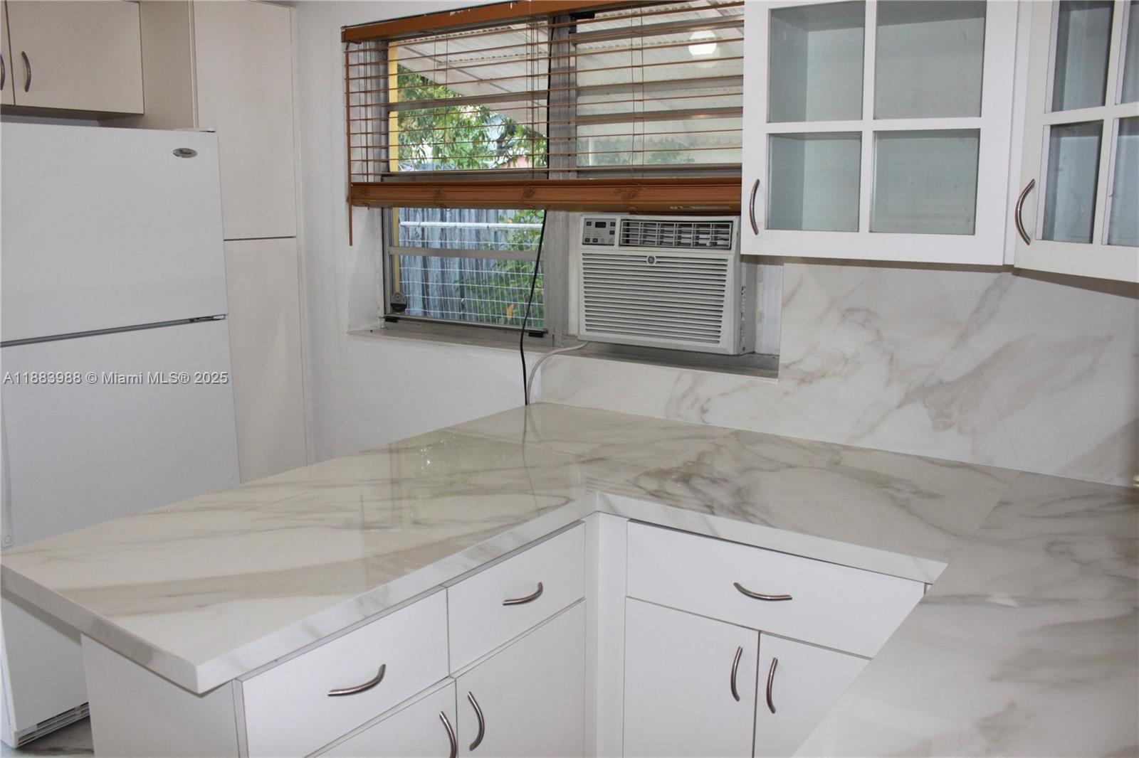   /  2345 sq. ft. $ 2025-09-24 0 Photo