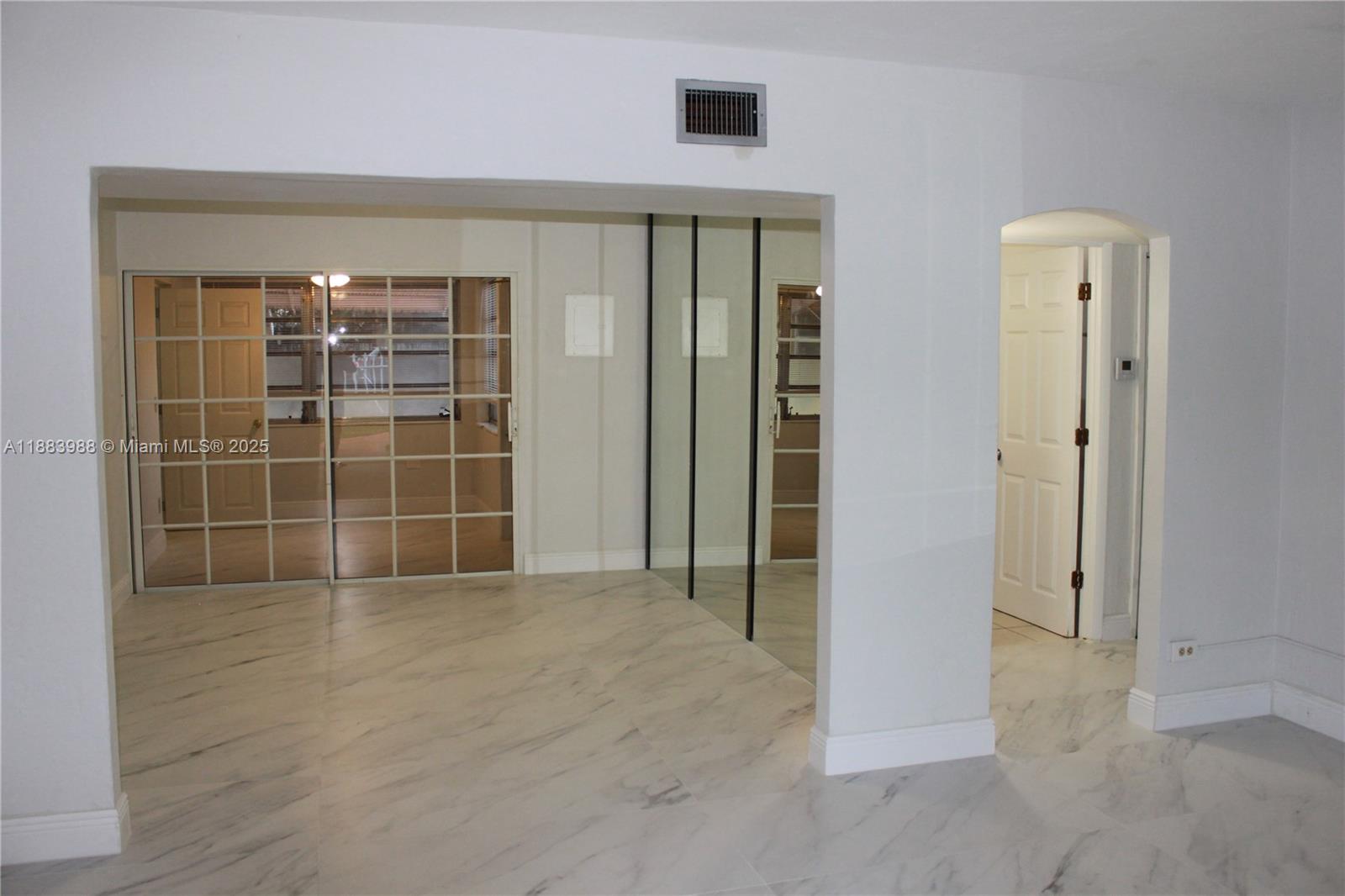   /  2345 sq. ft. $ 2025-09-24 0 Photo