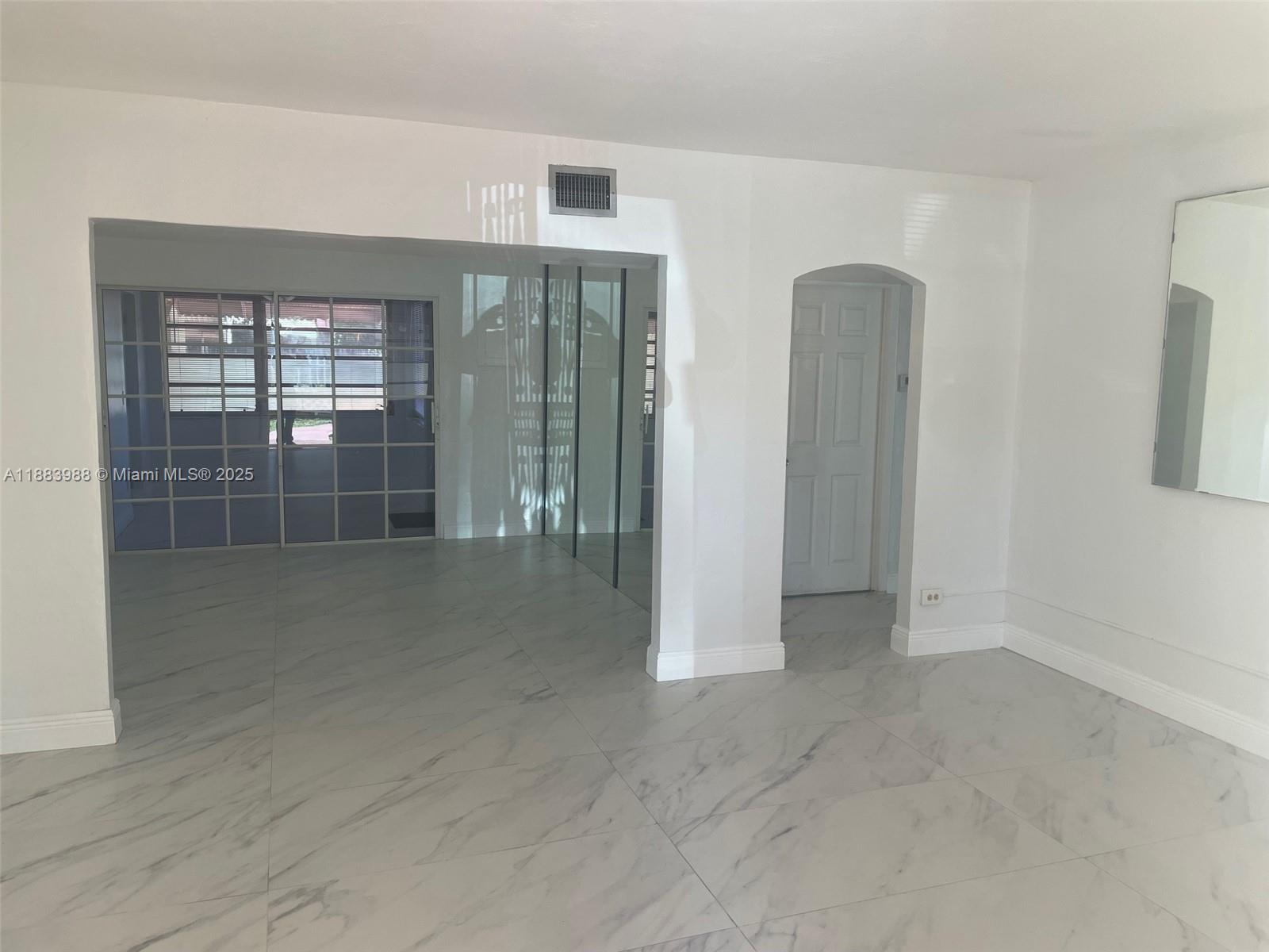   /  2345 sq. ft. $ 2025-09-24 0 Photo