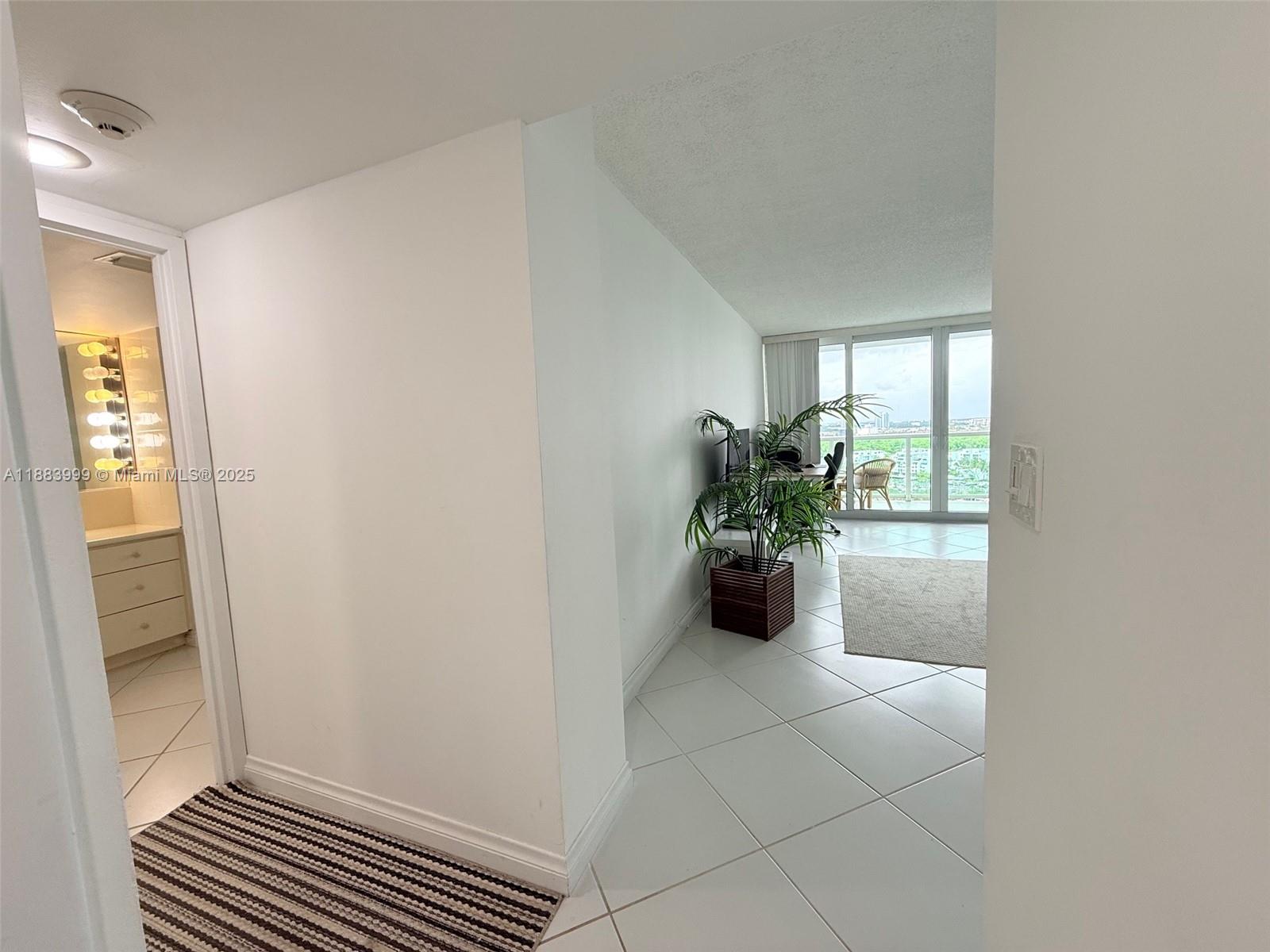 1902 1 / 2 991 sq. ft. $ 2025-09-24 0 foto