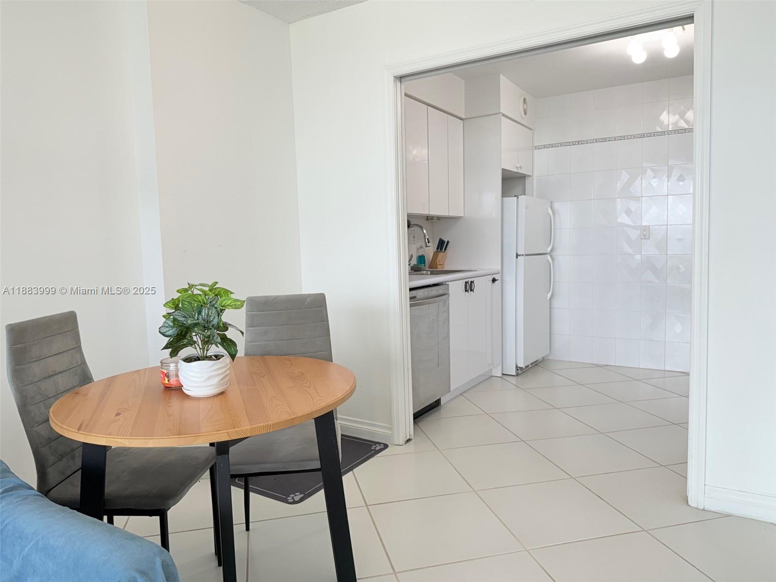 1902 1 / 2 991 sq. ft. $ 2025-09-24 0 foto
