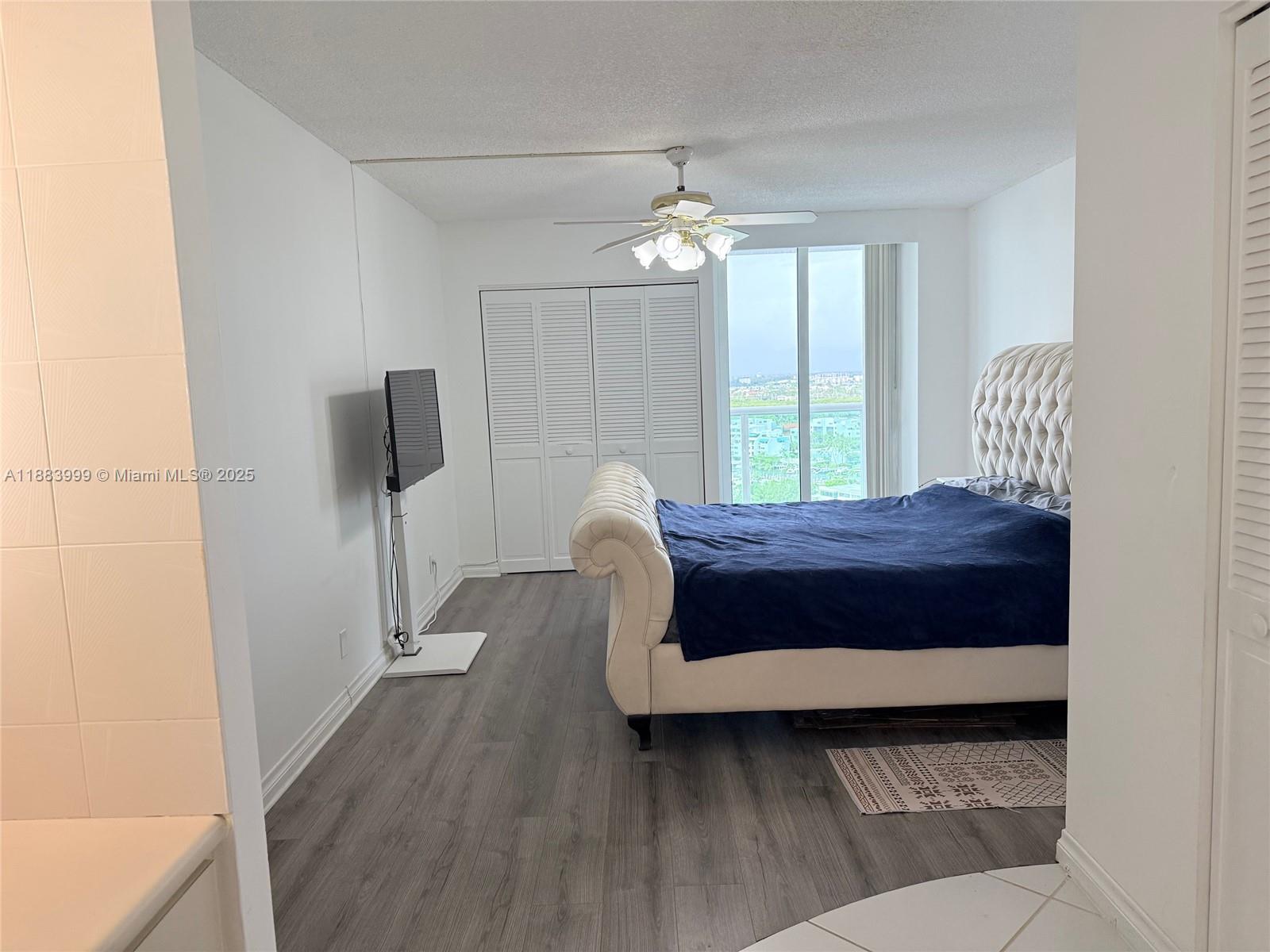 1902 1 / 2 991 sq. ft. $ 2025-09-24 0 foto