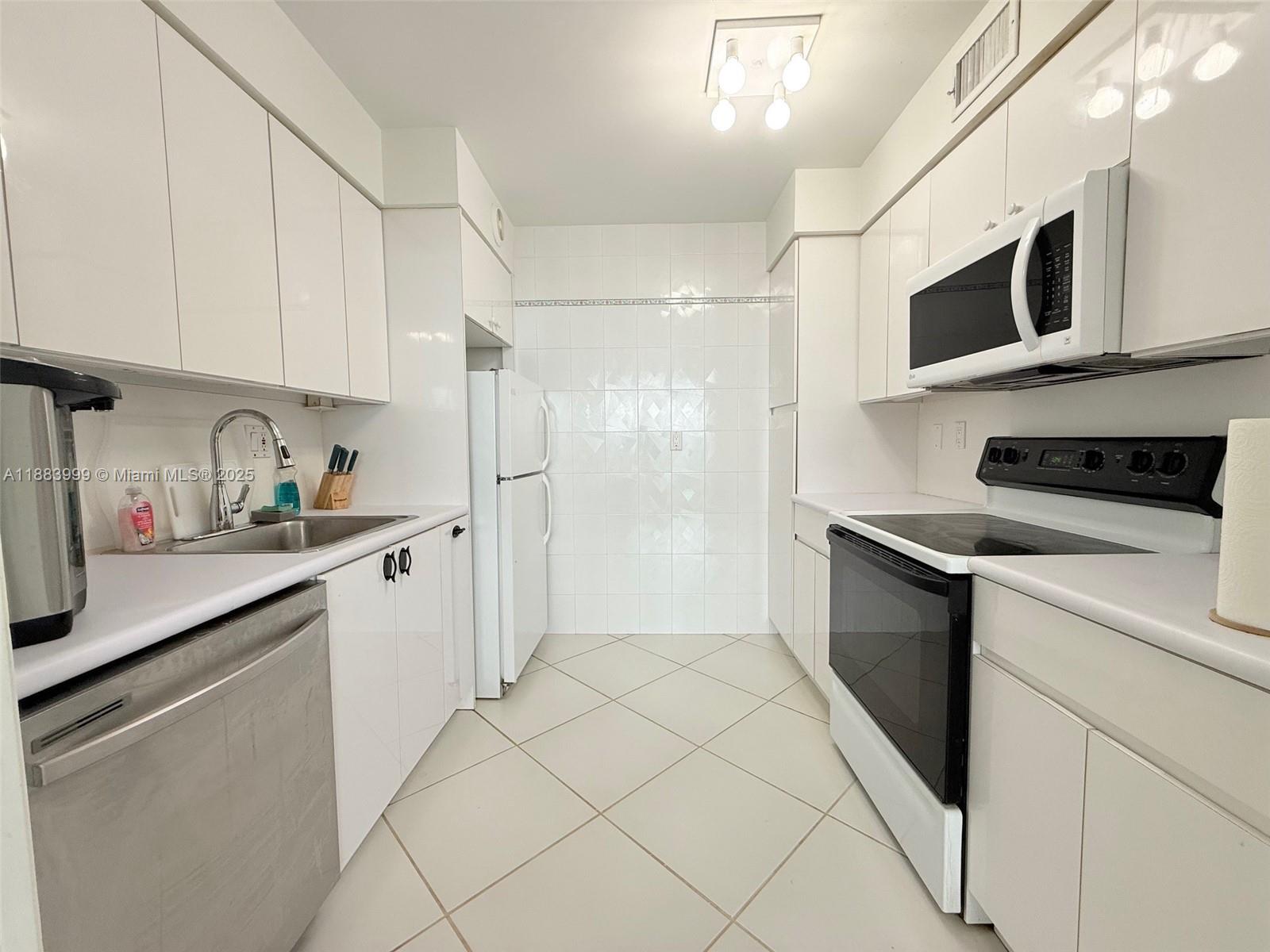 1902 1 / 2 991 sq. ft. $ 2025-09-24 0 foto