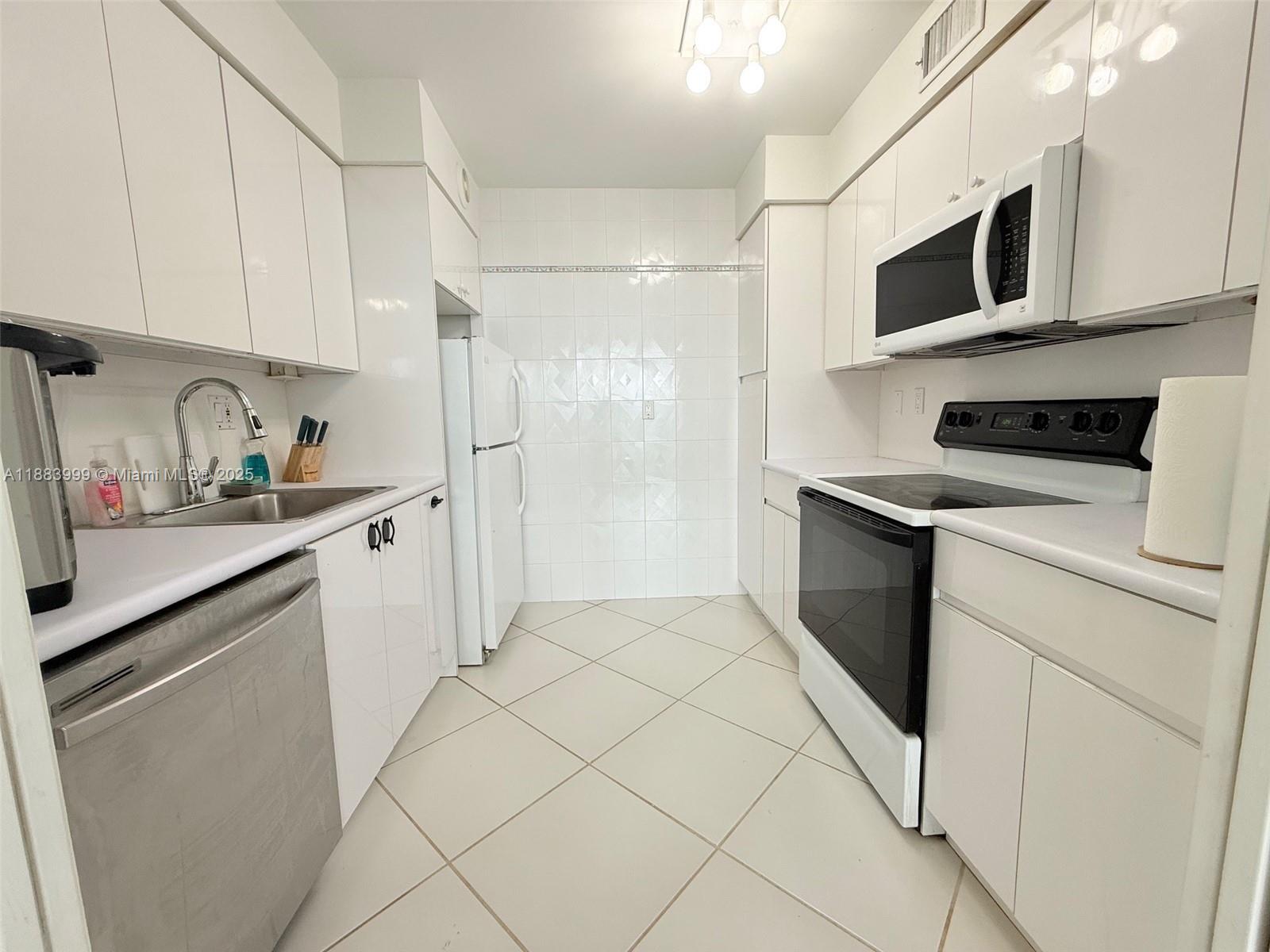 1902 1 / 2 991 sq. ft. $ 2025-09-24 0 foto