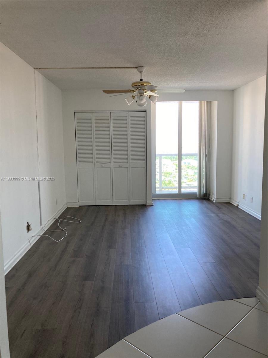 1902 1 / 2 991 sq. ft. $ 2025-09-24 0 foto