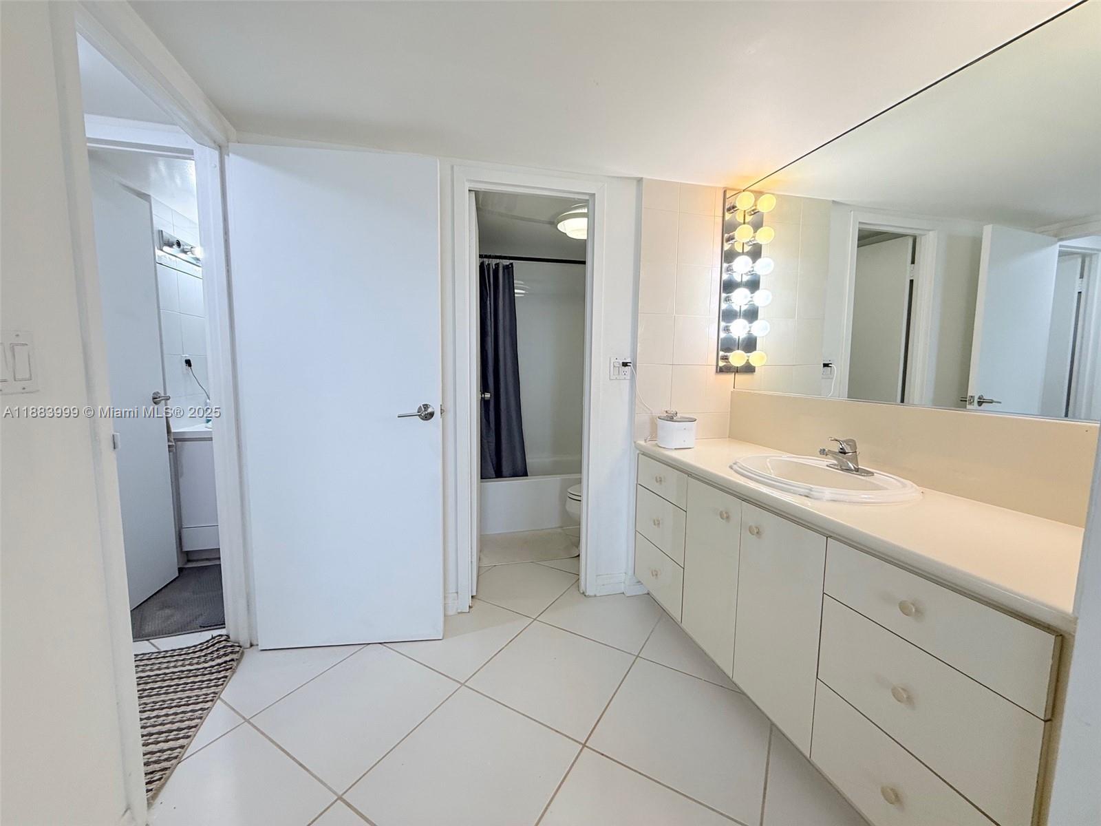 1902 1 / 2 991 sq. ft. $ 2025-09-24 0 foto