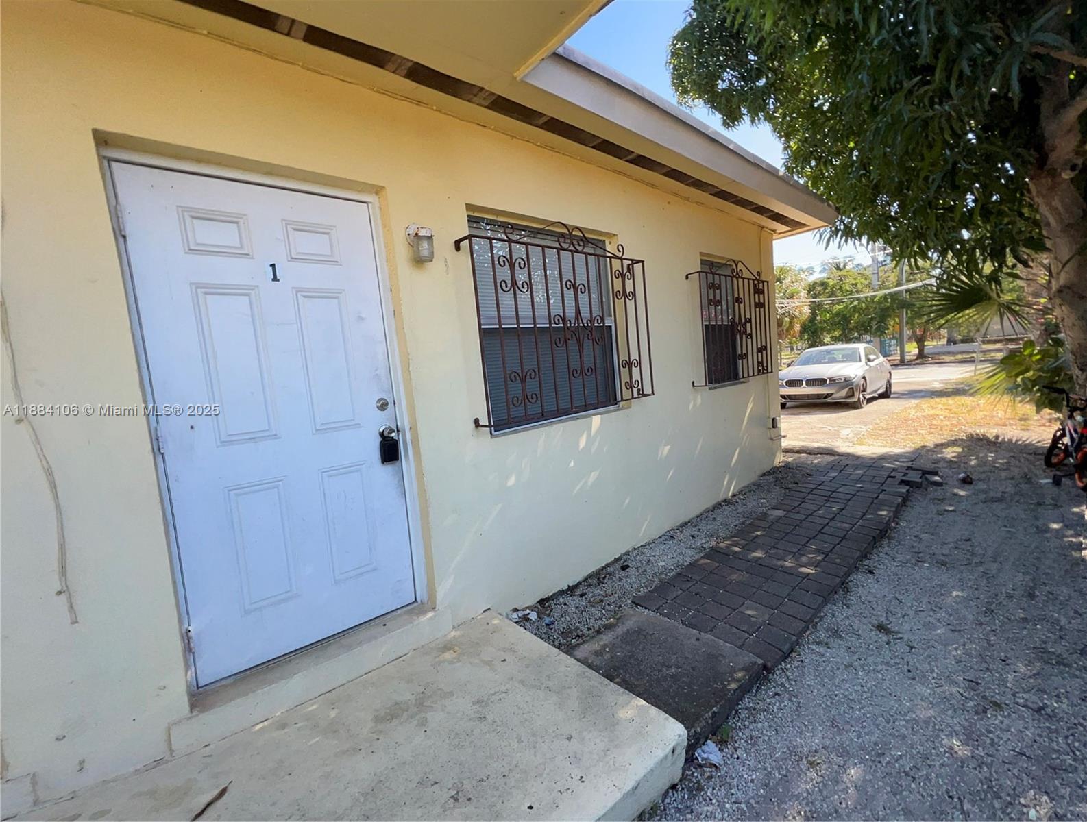 See details / 1360 sq. ft. $ 2025-09-24 0 Photo