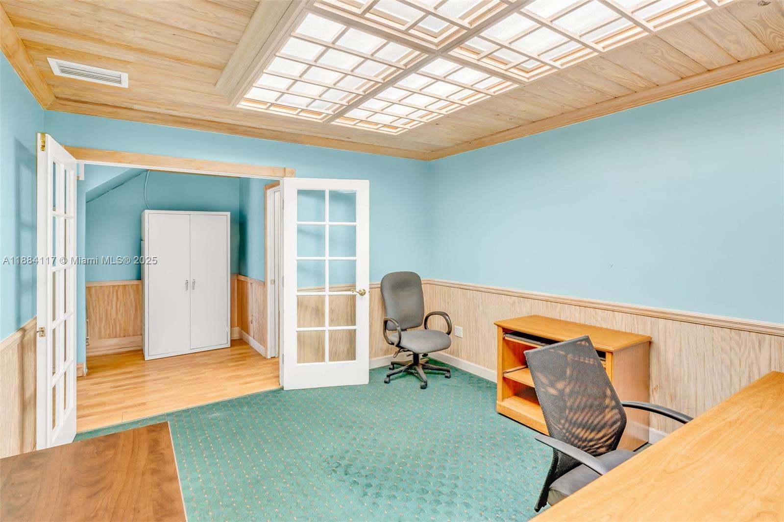 1B  /   sq. ft. $ 2025-09-24 0 Photo