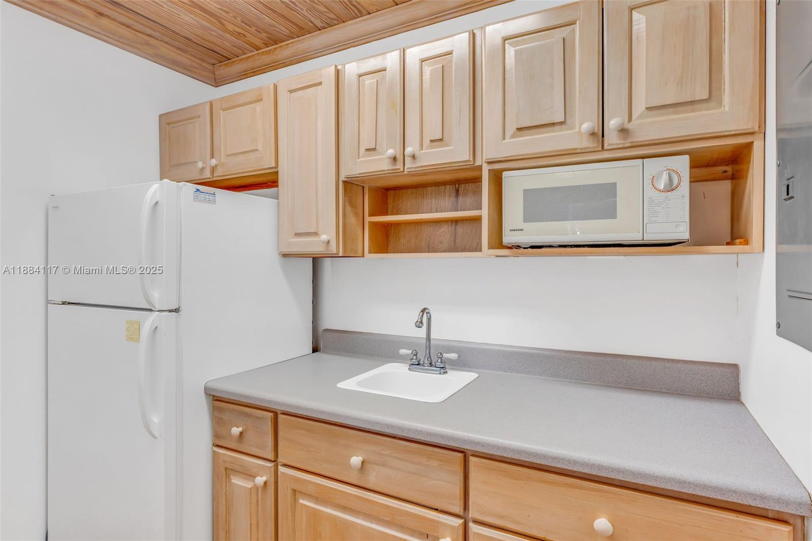 1B  /   sq. ft. $ 2025-09-24 0 Photo