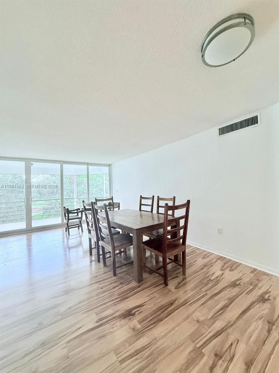 G304 2 / 2 1789 sq. ft. $ 2026-04-03 0 foto