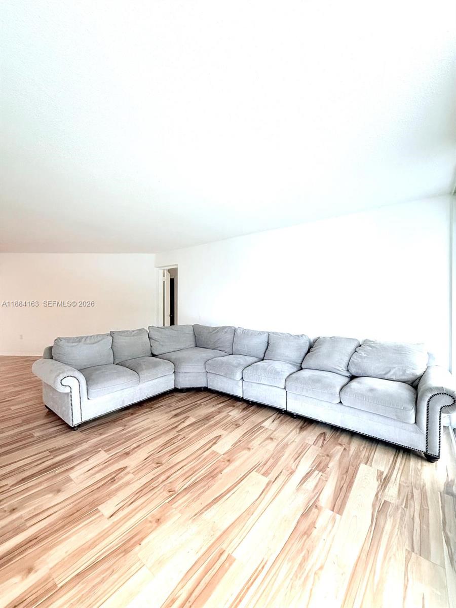 G304 2 / 2 1789 sq. ft. $ 2026-04-03 0 foto