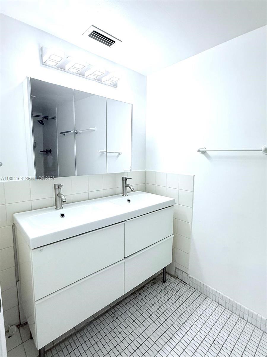 G304 2 / 2 1789 sq. ft. $ 2026-04-03 0 foto