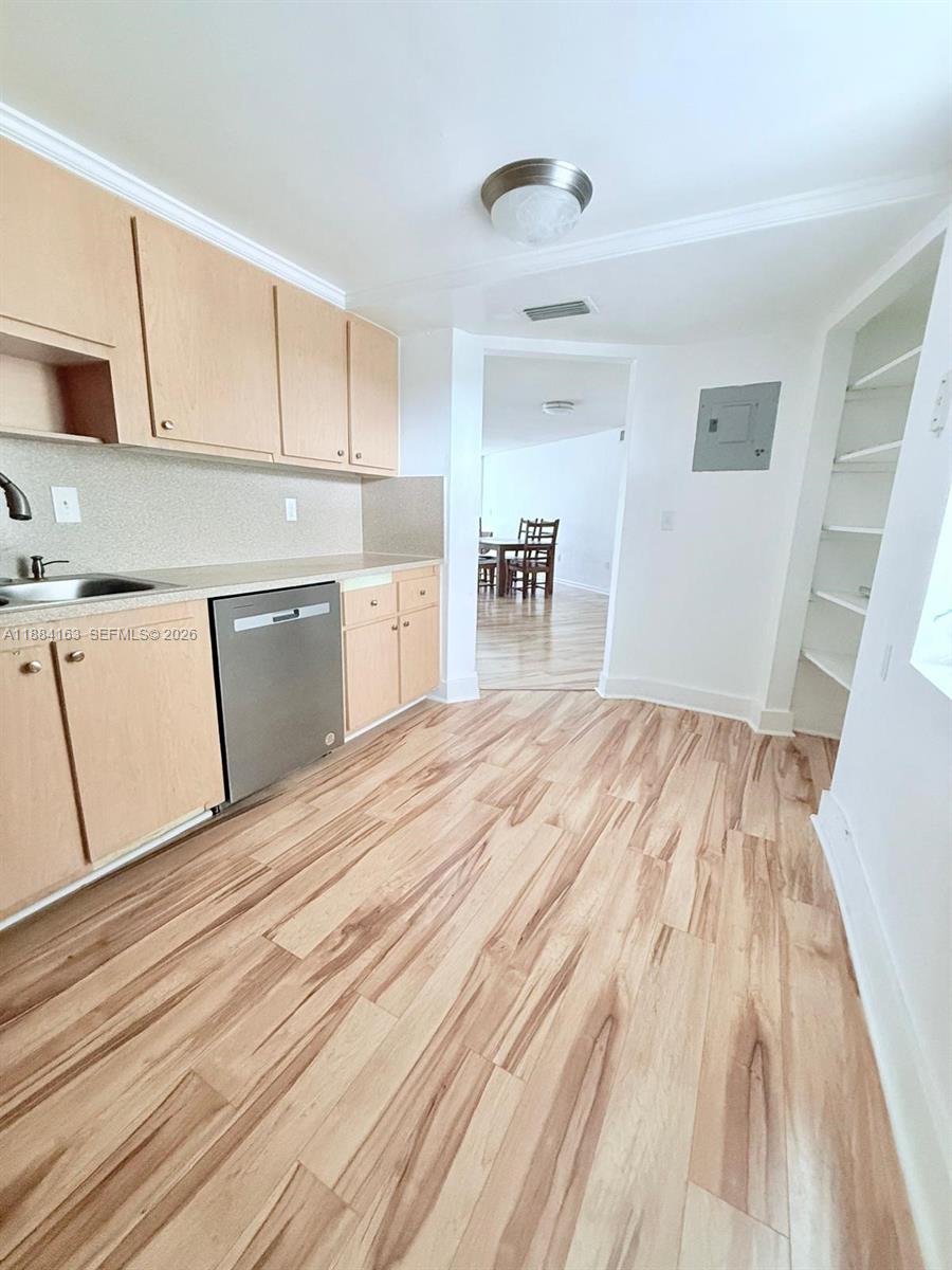 G304 2 / 2 1789 sq. ft. $ 2026-04-03 0 foto